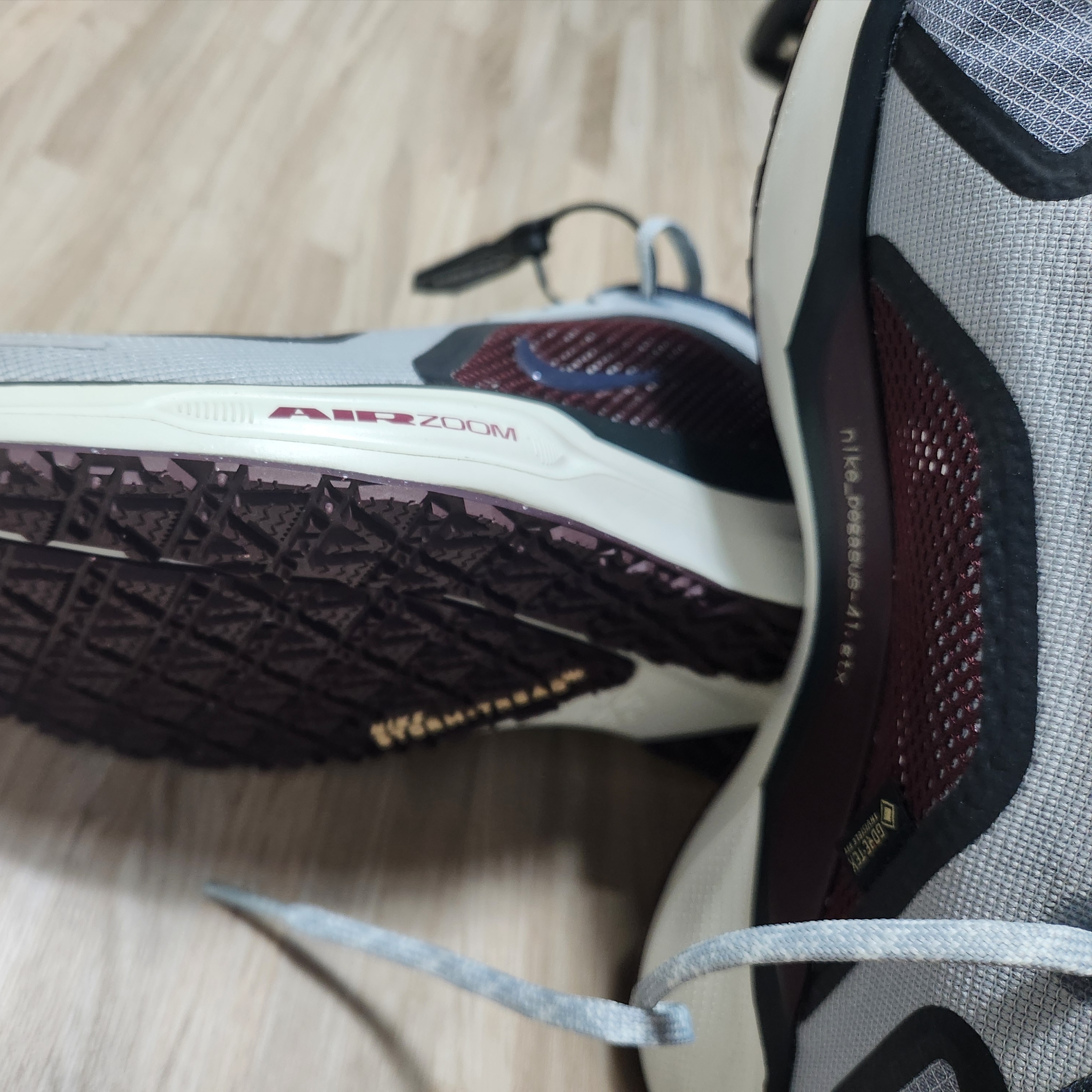 Nike Air Zoom Pegasus 41 Gore-Tex Light Pumice Burgundy Crush 착용 스타일