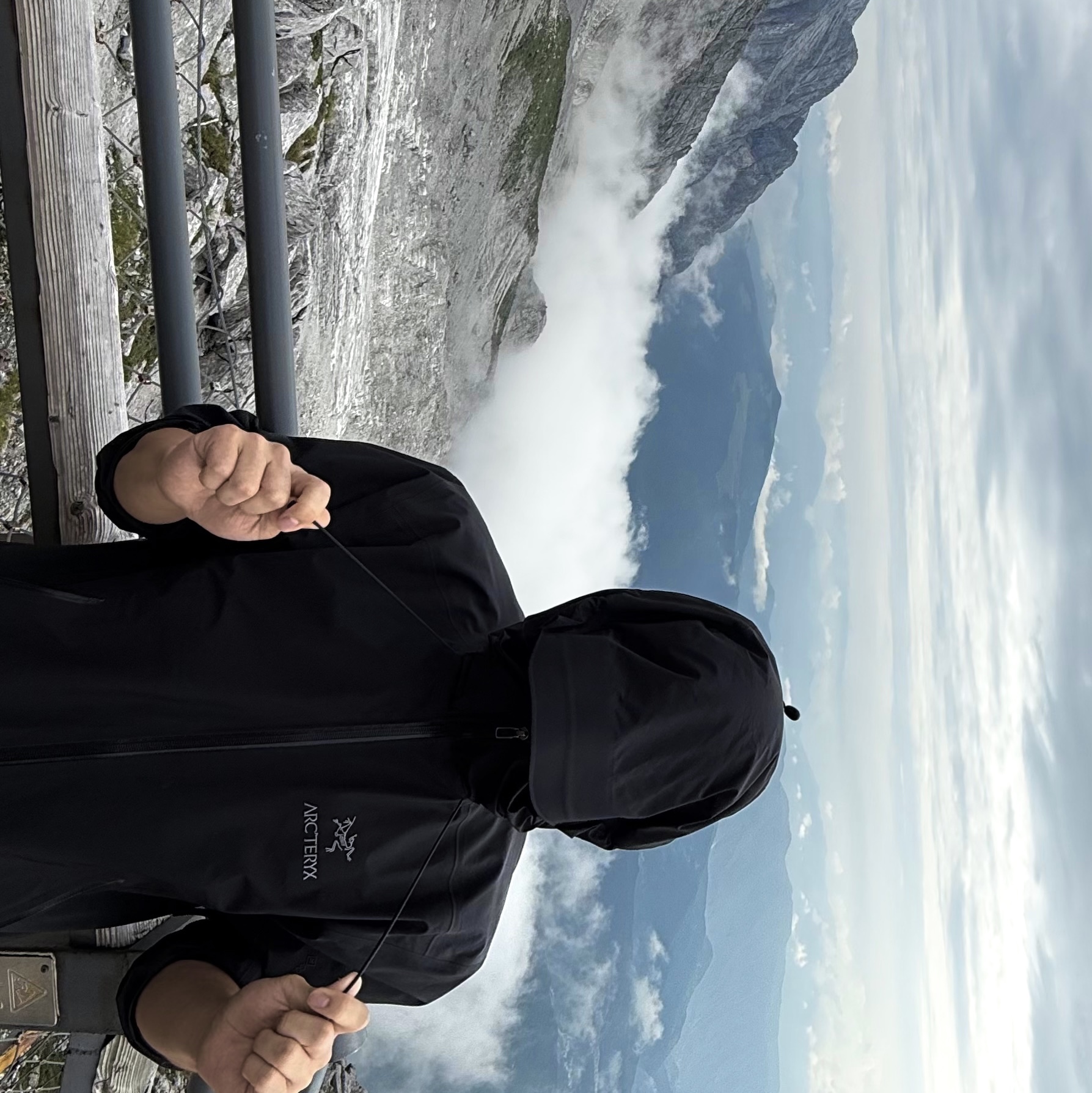 Arc'teryx Beta LT Jacket Black 착용 스타일