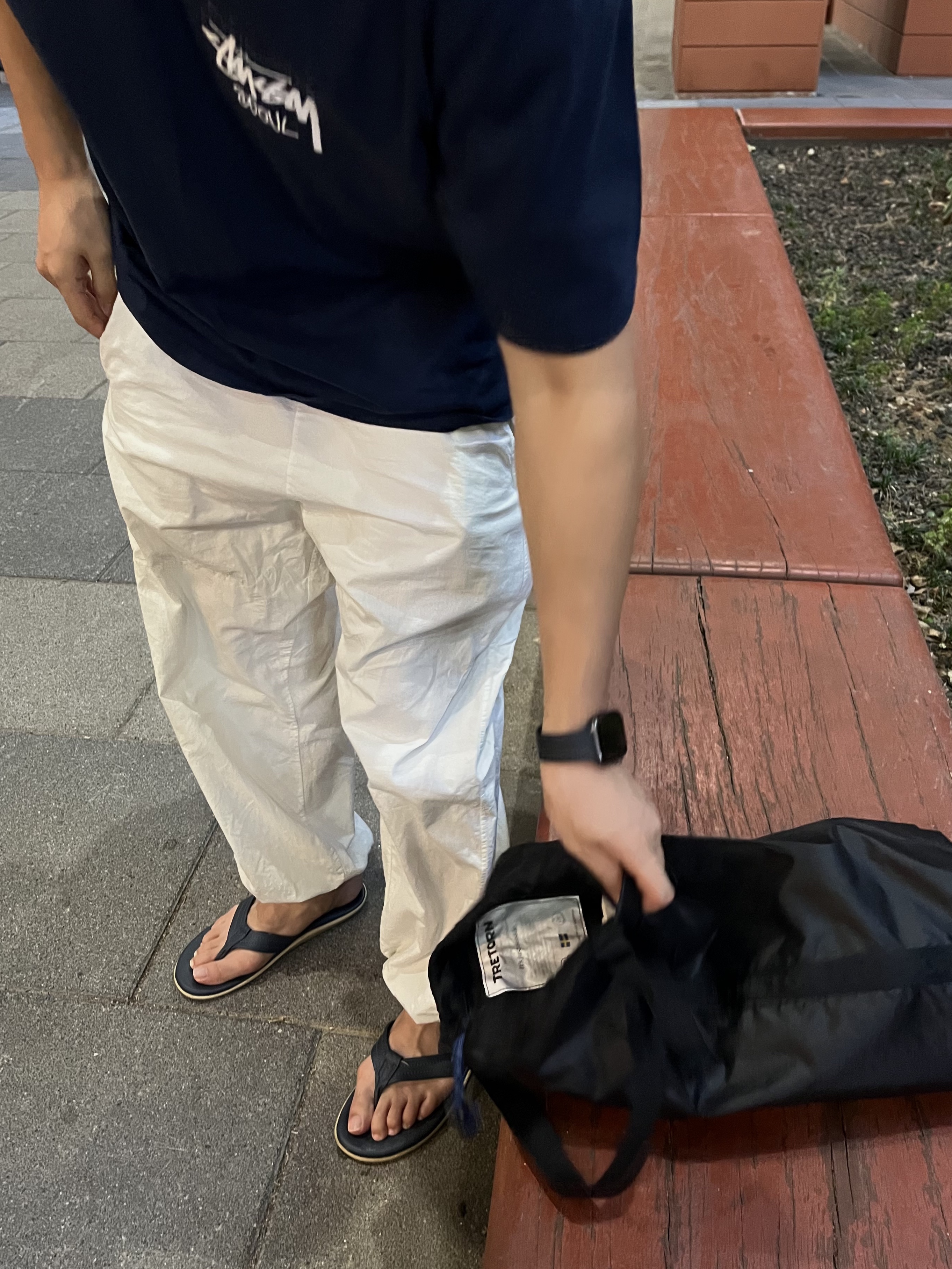 Tretorn Nylon Rip Sling Bag Black 착용 스타일 - 7