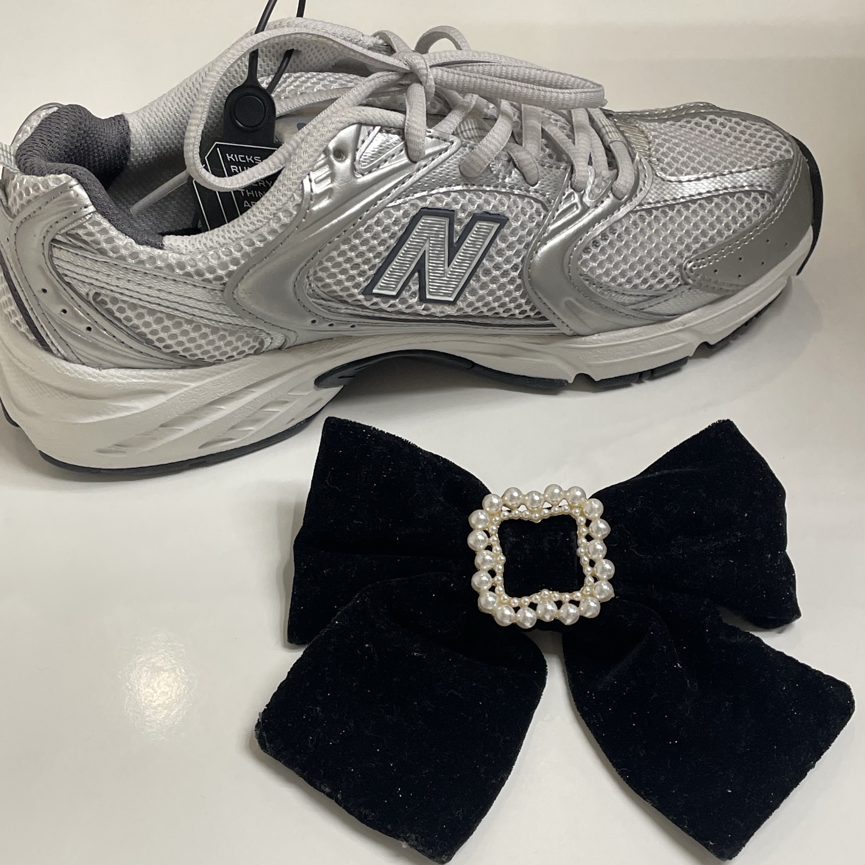 New Balance 530 Grey Matter Silver Metallic 착용 스타일