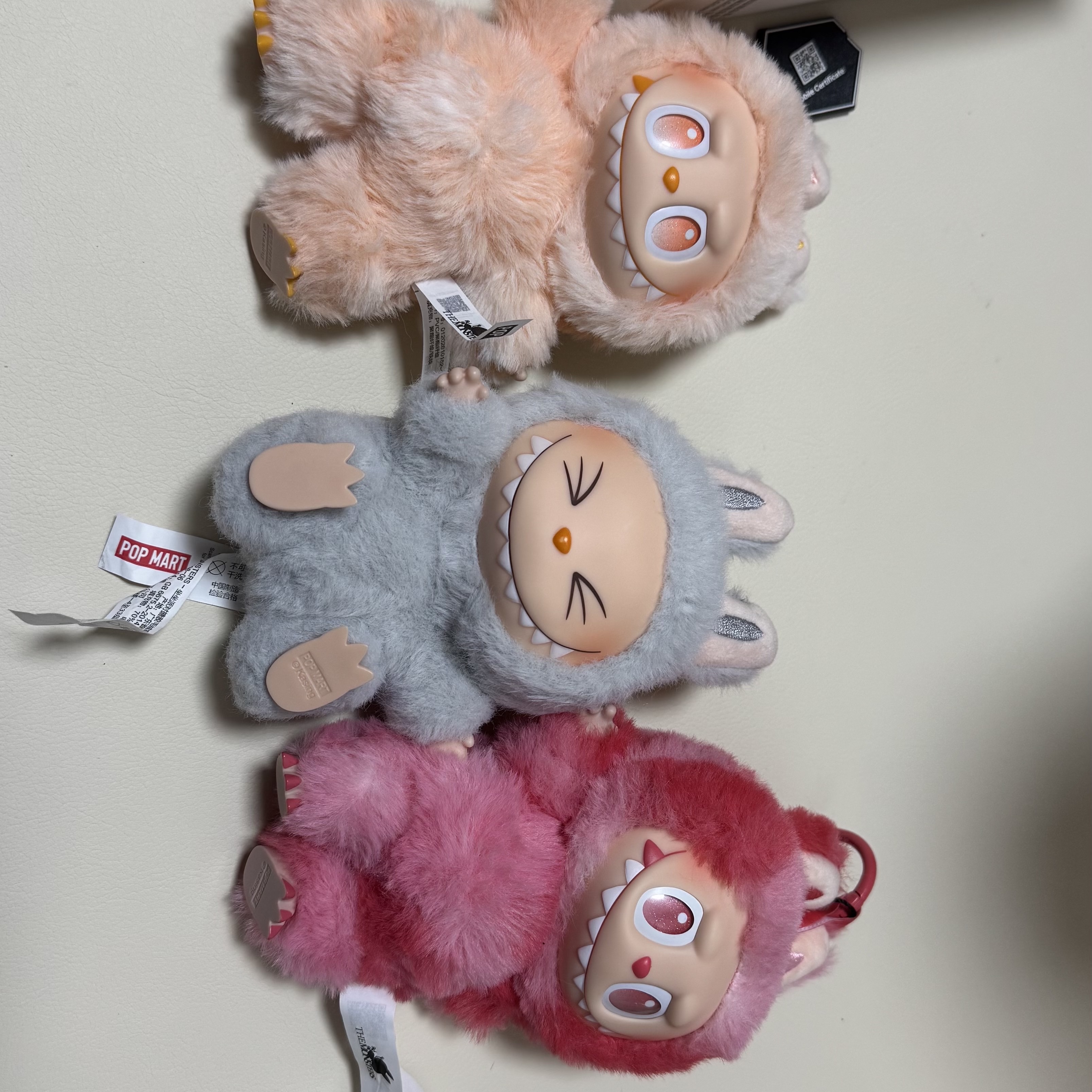Pop Mart Labubu The Monsters Highlight Series Happiness Keyring (Opened Case), Pop Mart Labubu The Monsters Highlight Series Love Keyring (Opened Case) 착용 스타일 - 2