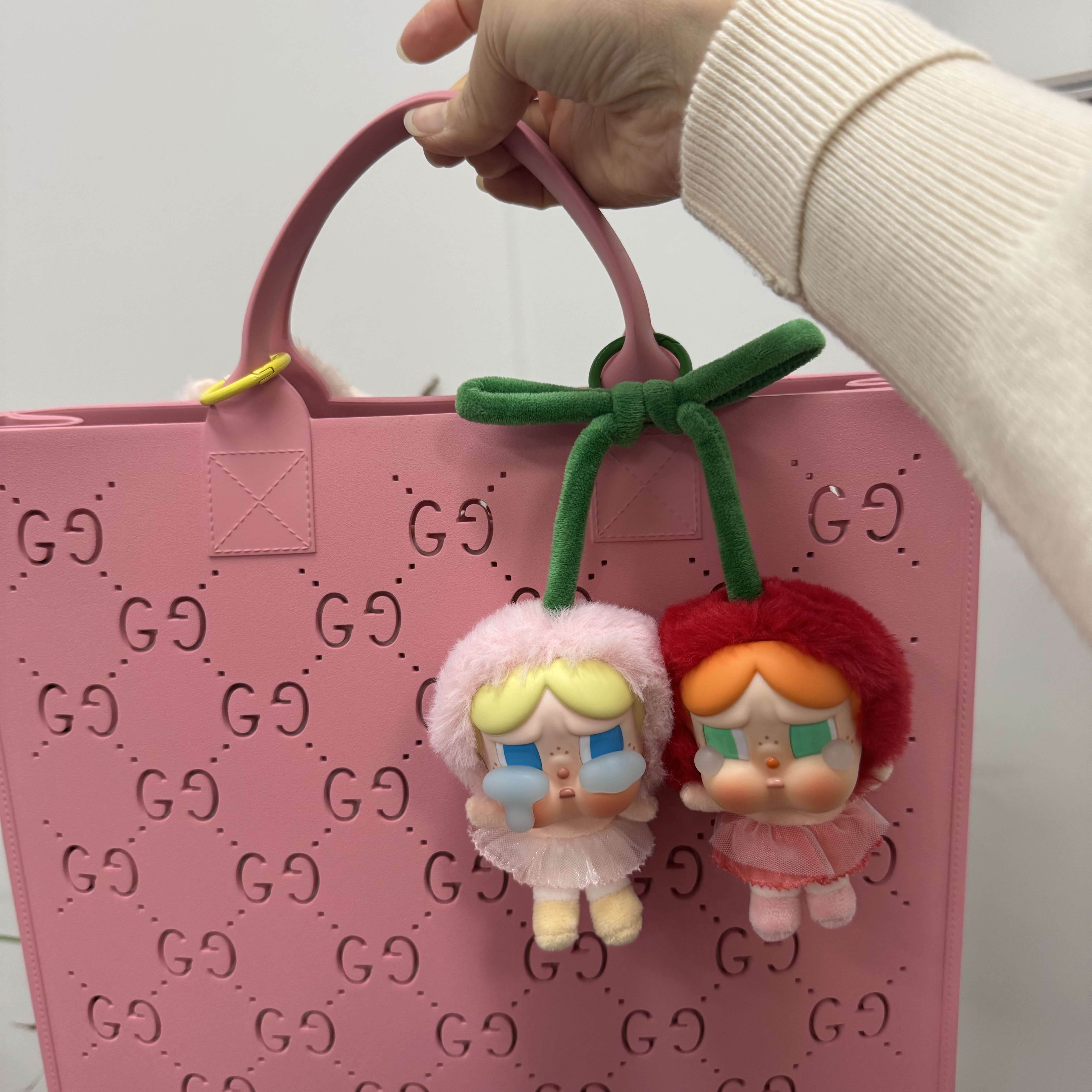 Pop Mart Crybaby Crying For Love Series Vinyl Plush 착용 스타일