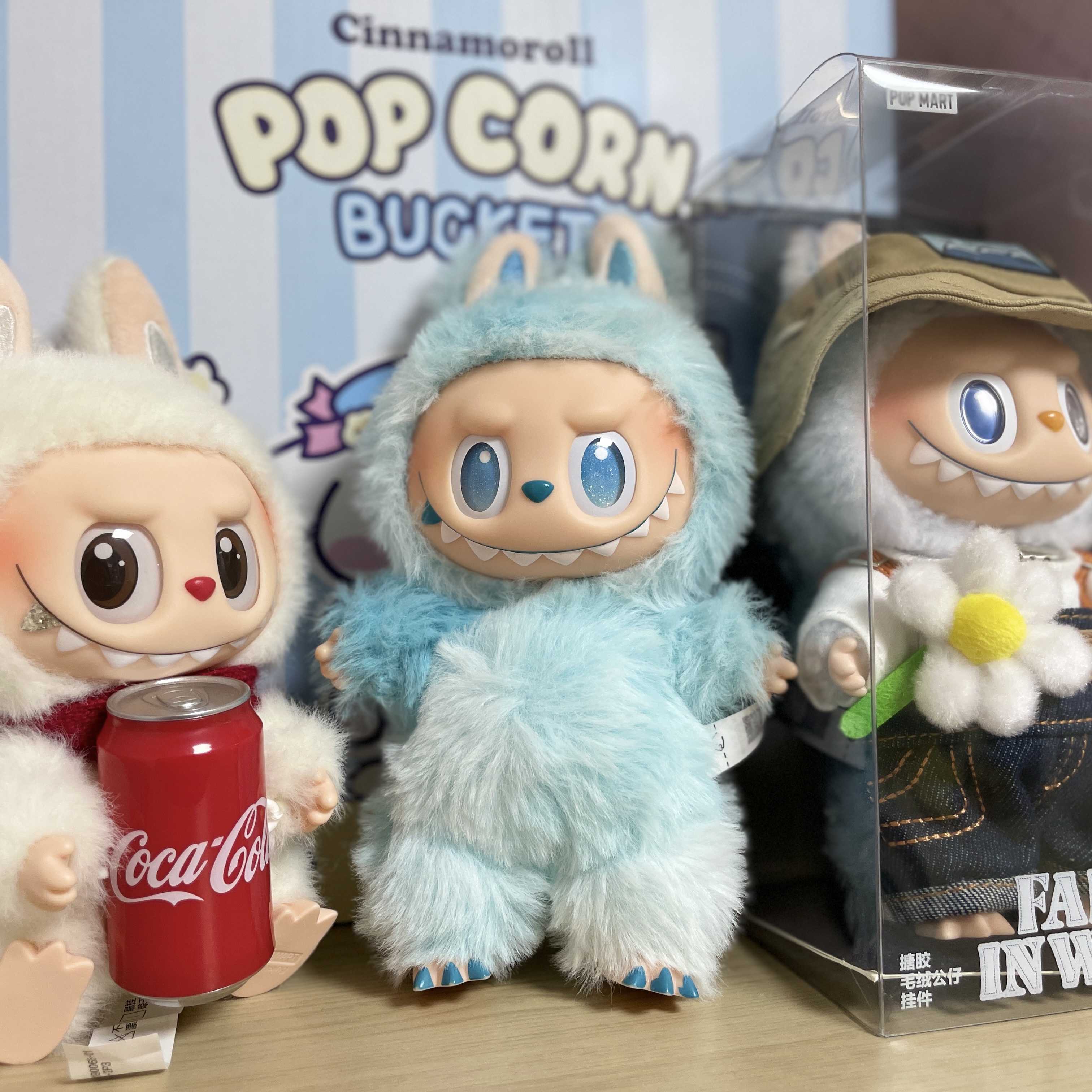 Pop Mart Labubu Coca Cola Series Keyring Sealed Case (1 Blind Box) 착용 스타일 - 3