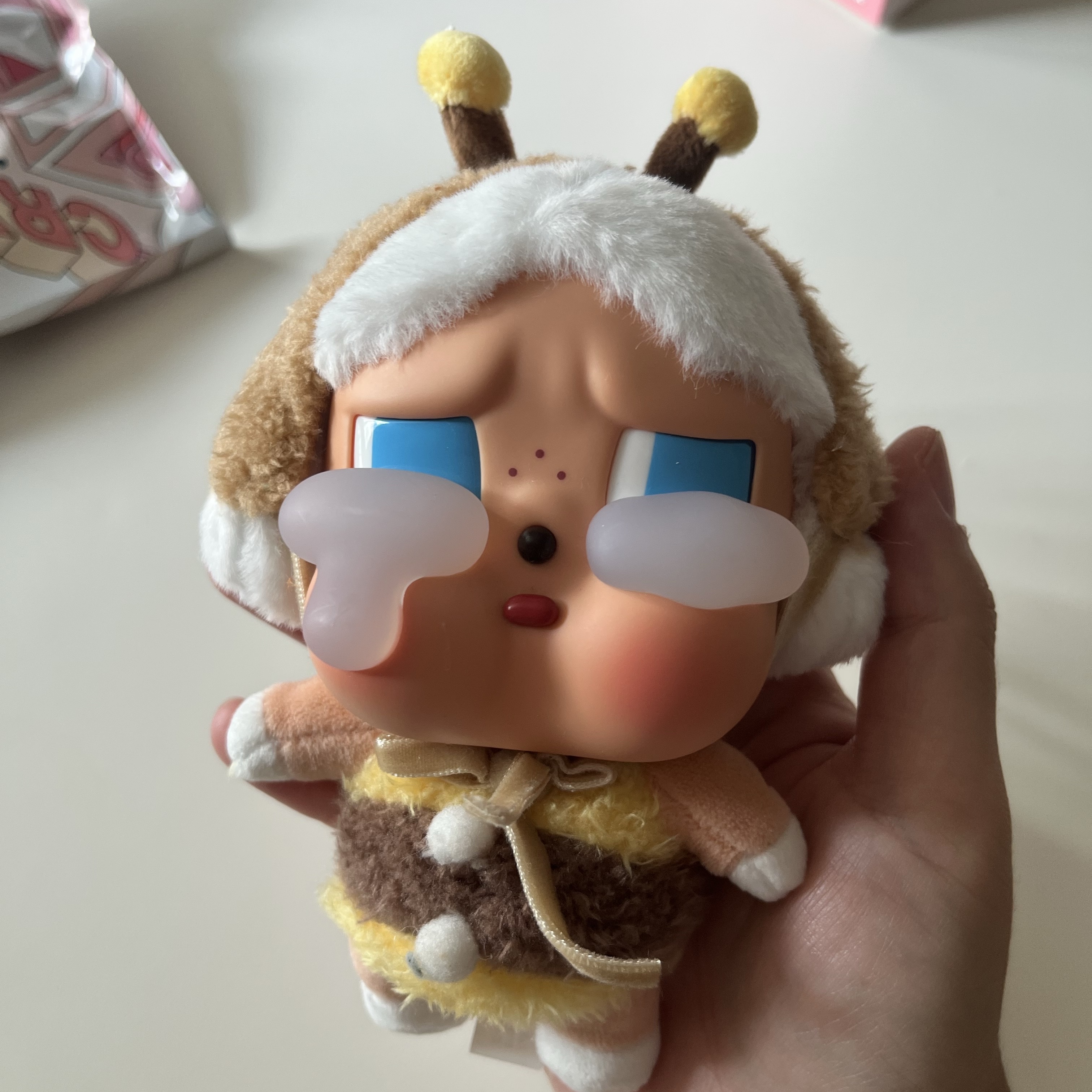 Pop Mart Crybaby Crying Again Series Plush Keyring Sealed Case (1 Blind Box) 착용 스타일