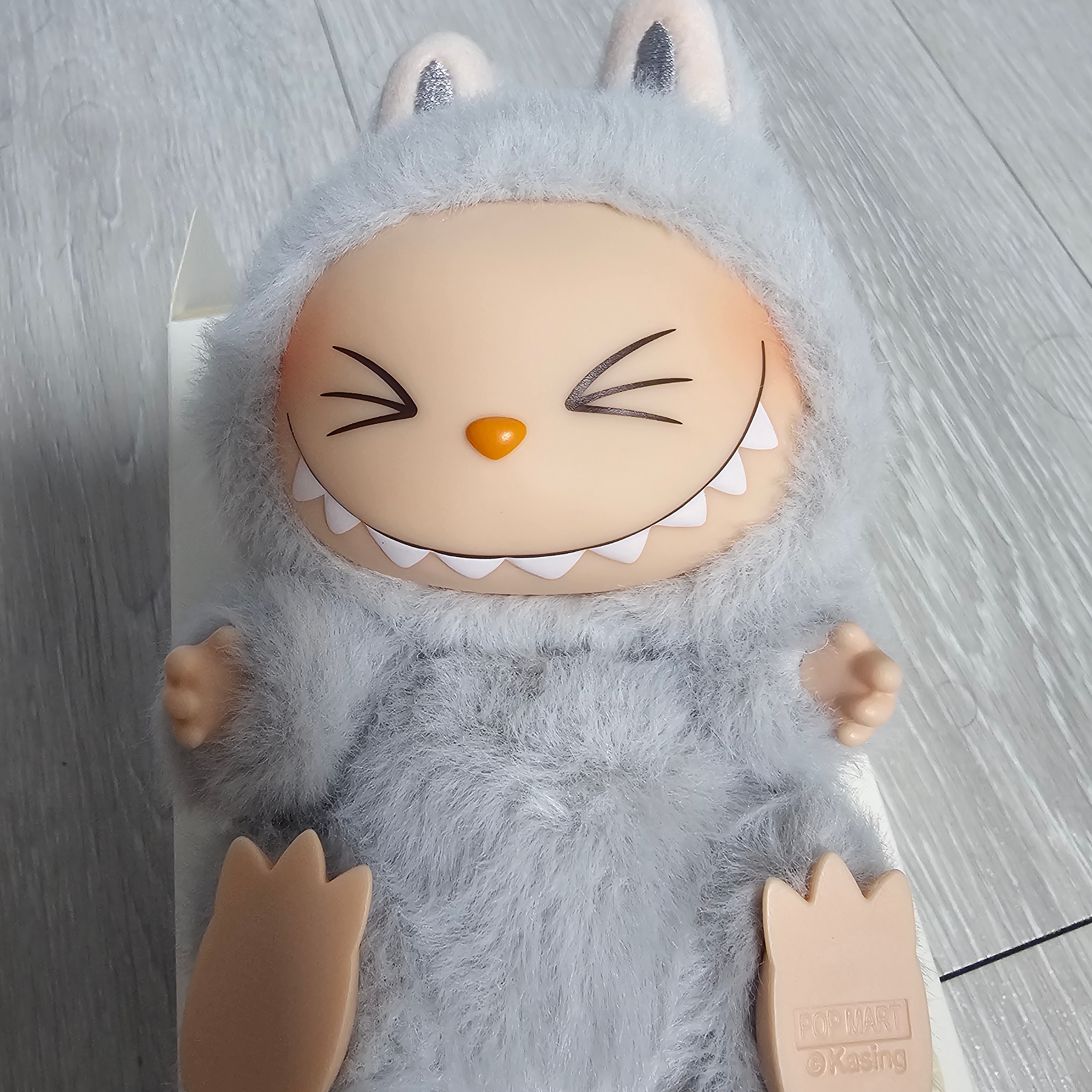Pop Mart Labubu Let's Play Together Doll Series Sisi Keyring (Opened Case) 착용 스타일 - 3