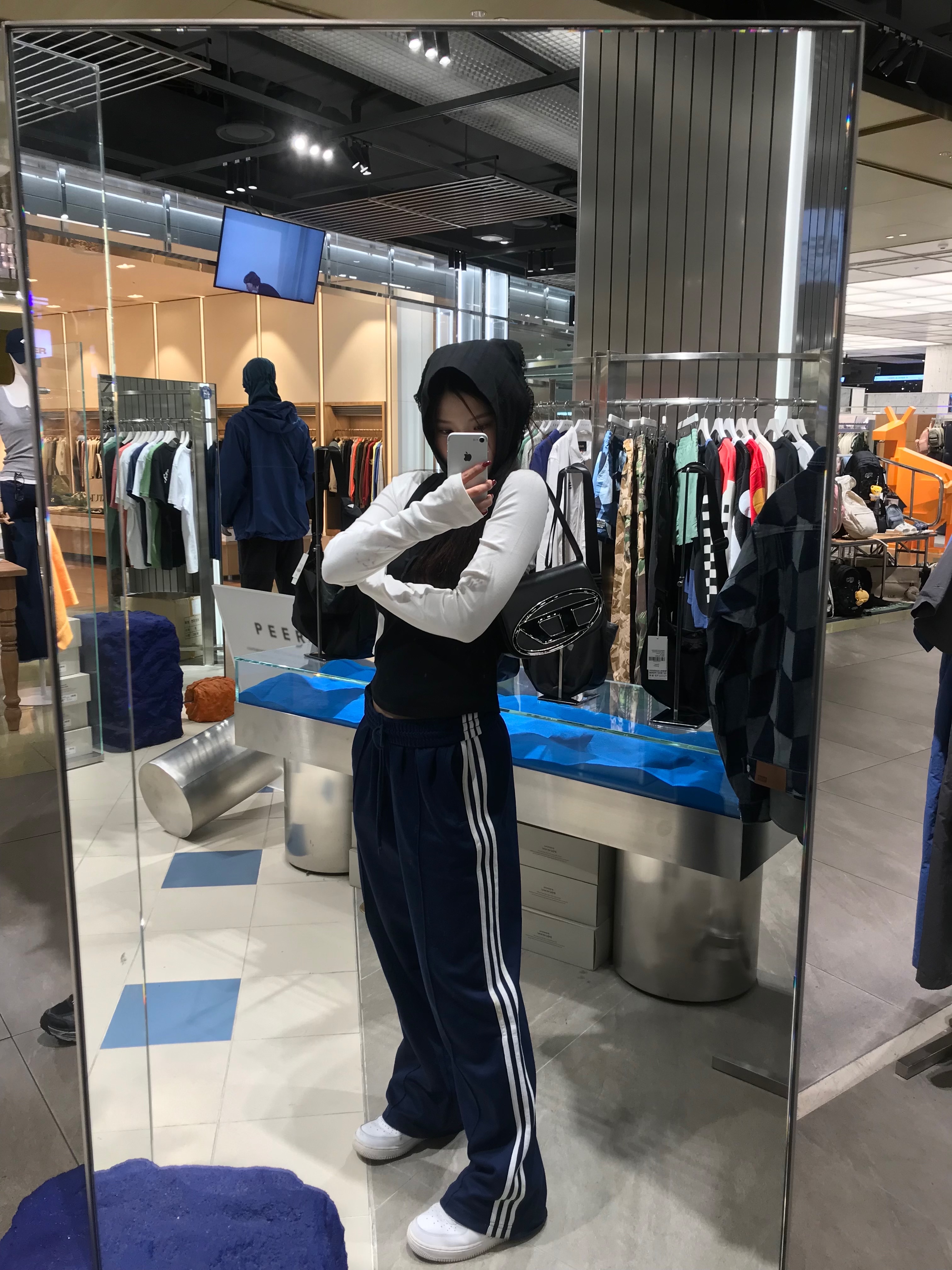 Diesel 1DR Shoulder Bag in Nappa Leather Black, (W) Adidas Originals Firebird Loose Track Pants Dark Blue - US Sizing 착용 스타일