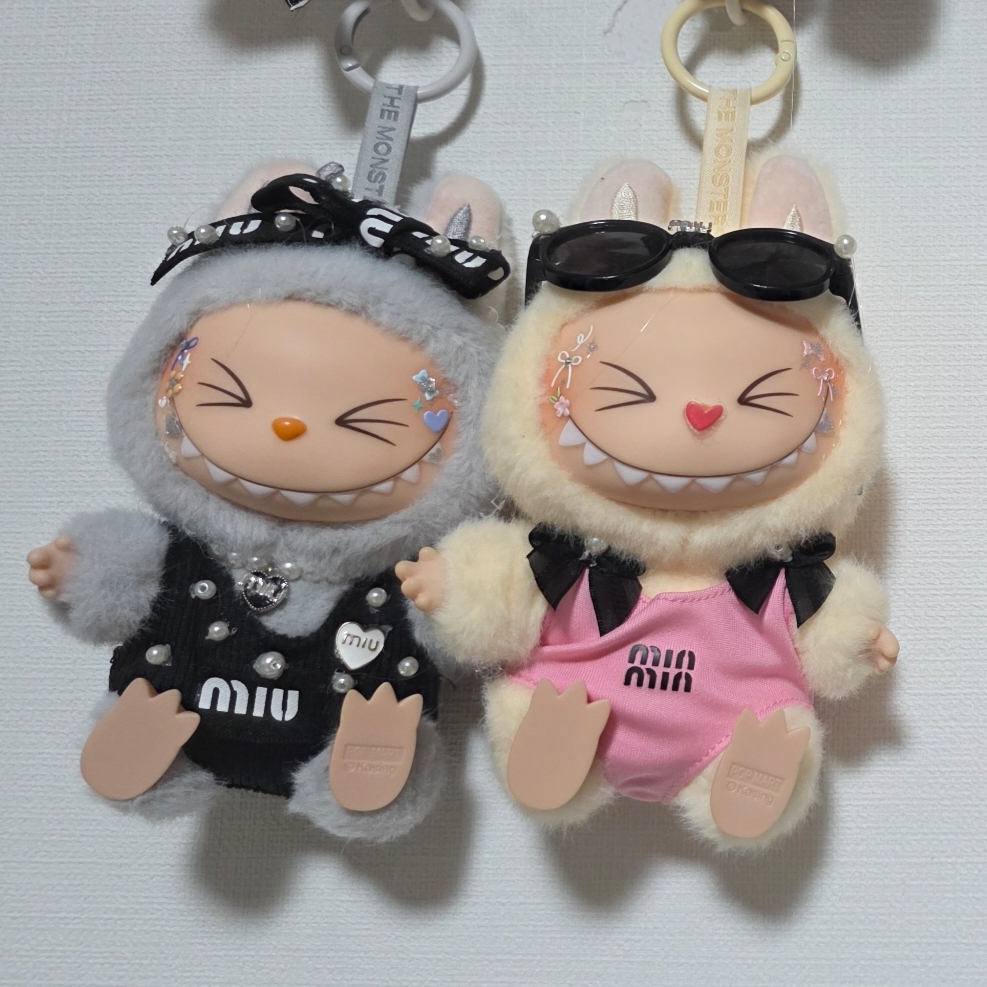 Pop Mart Labubu Let's Play Together Doll Series Sealed Case (6 Blind Boxes), Pop Mart Labubu The Monsters Labubu Tasty Macarons Series Sesame Bean Keyring (Opened Case) 착용 스타일 - 1