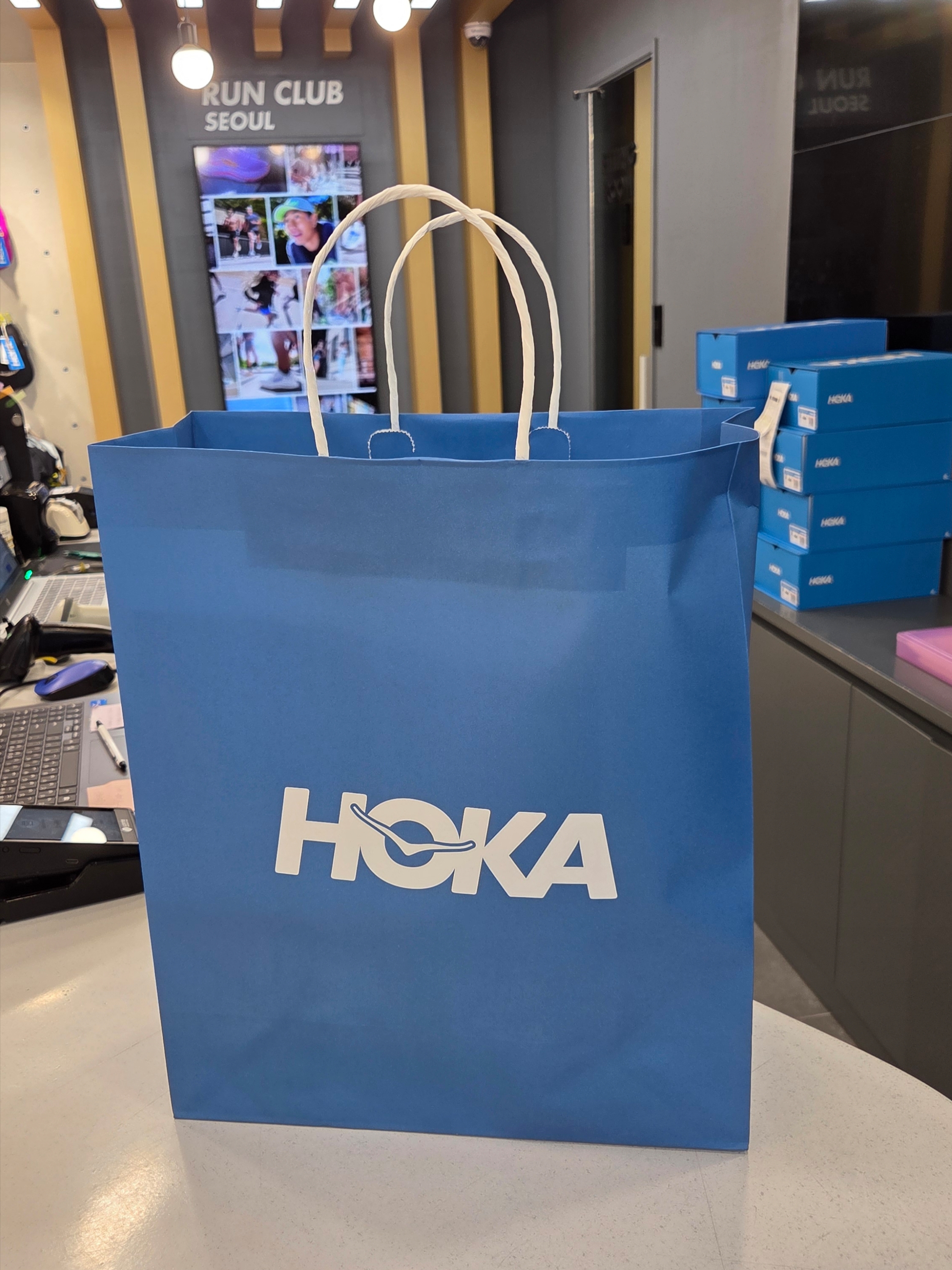 Hoka Hopara 2 Black 착용 스타일 - 3
