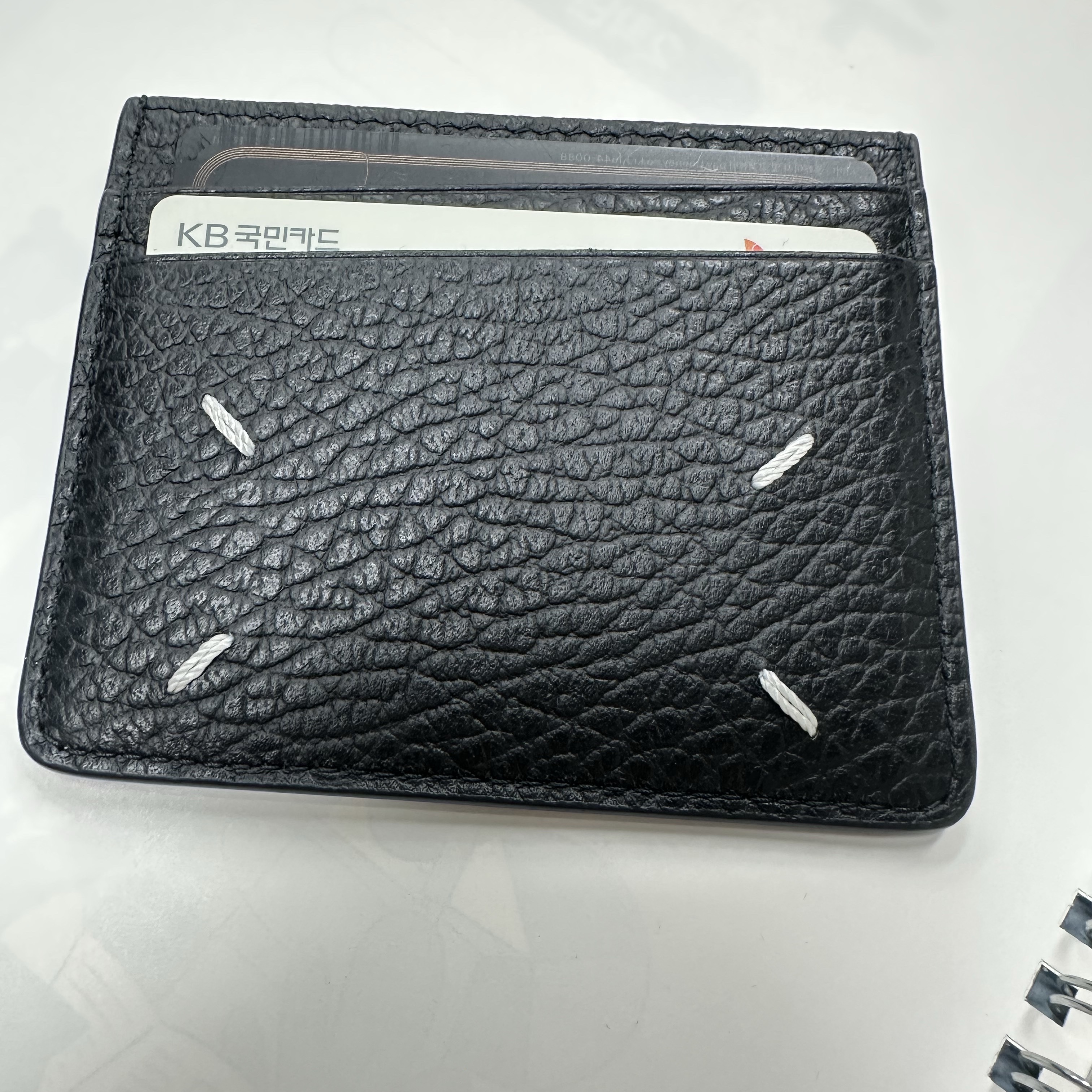 Maison Margiela Stitch Card Holder Black 착용 스타일