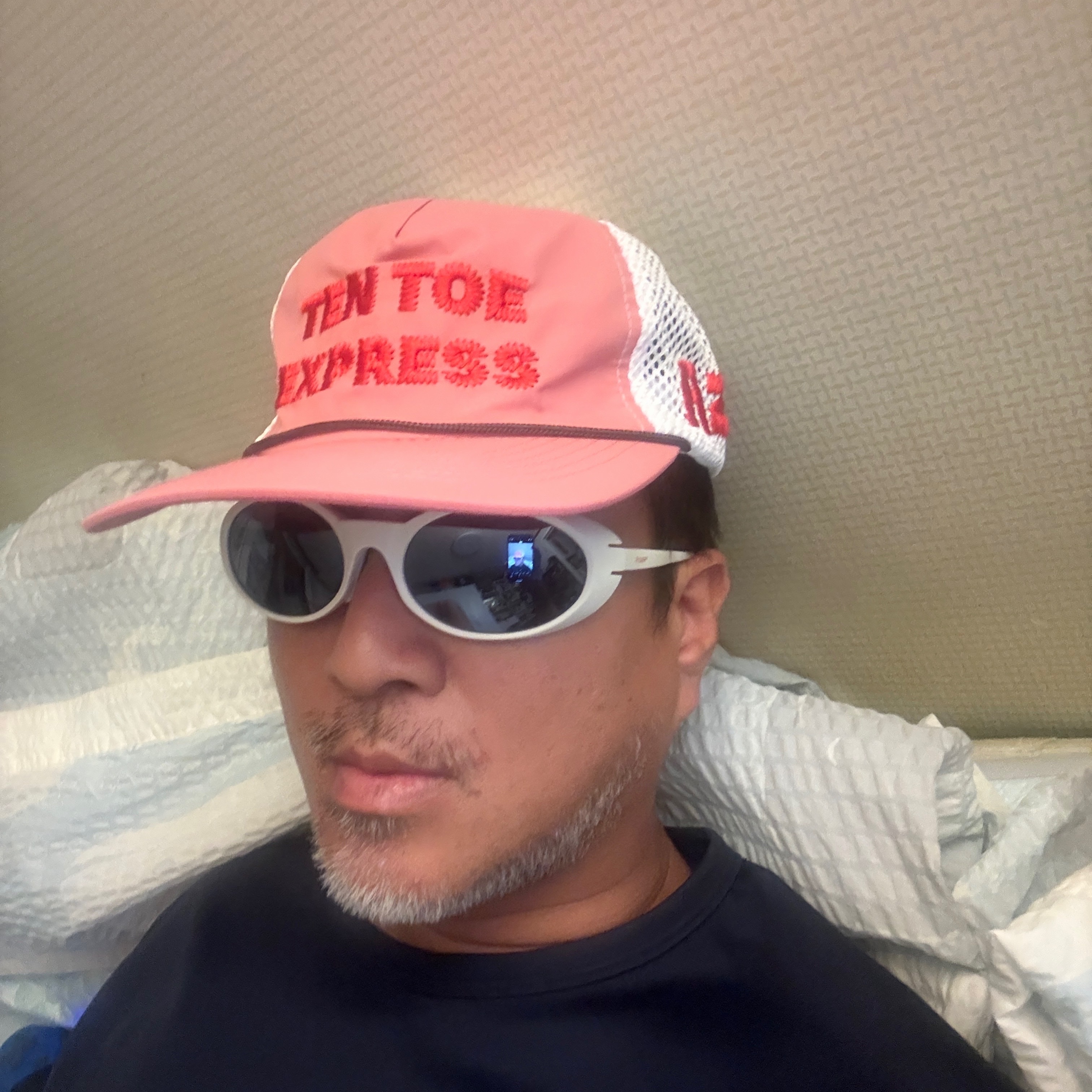 Alex Zono Ten Toe Express Trucker Hat Pink 착용 스타일