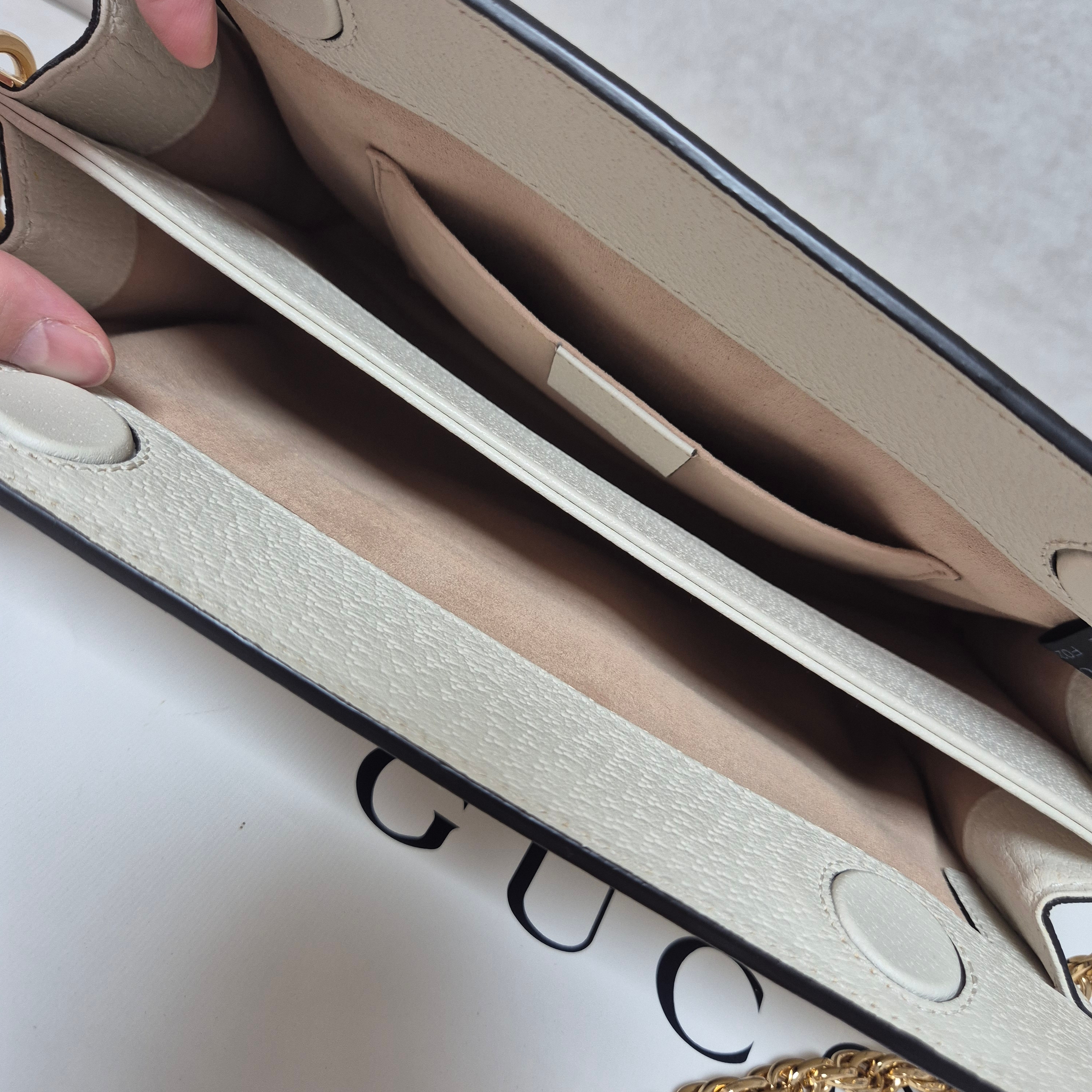 Gucci Ophidia Chain Shoulder Bag White 착용 스타일 - 6