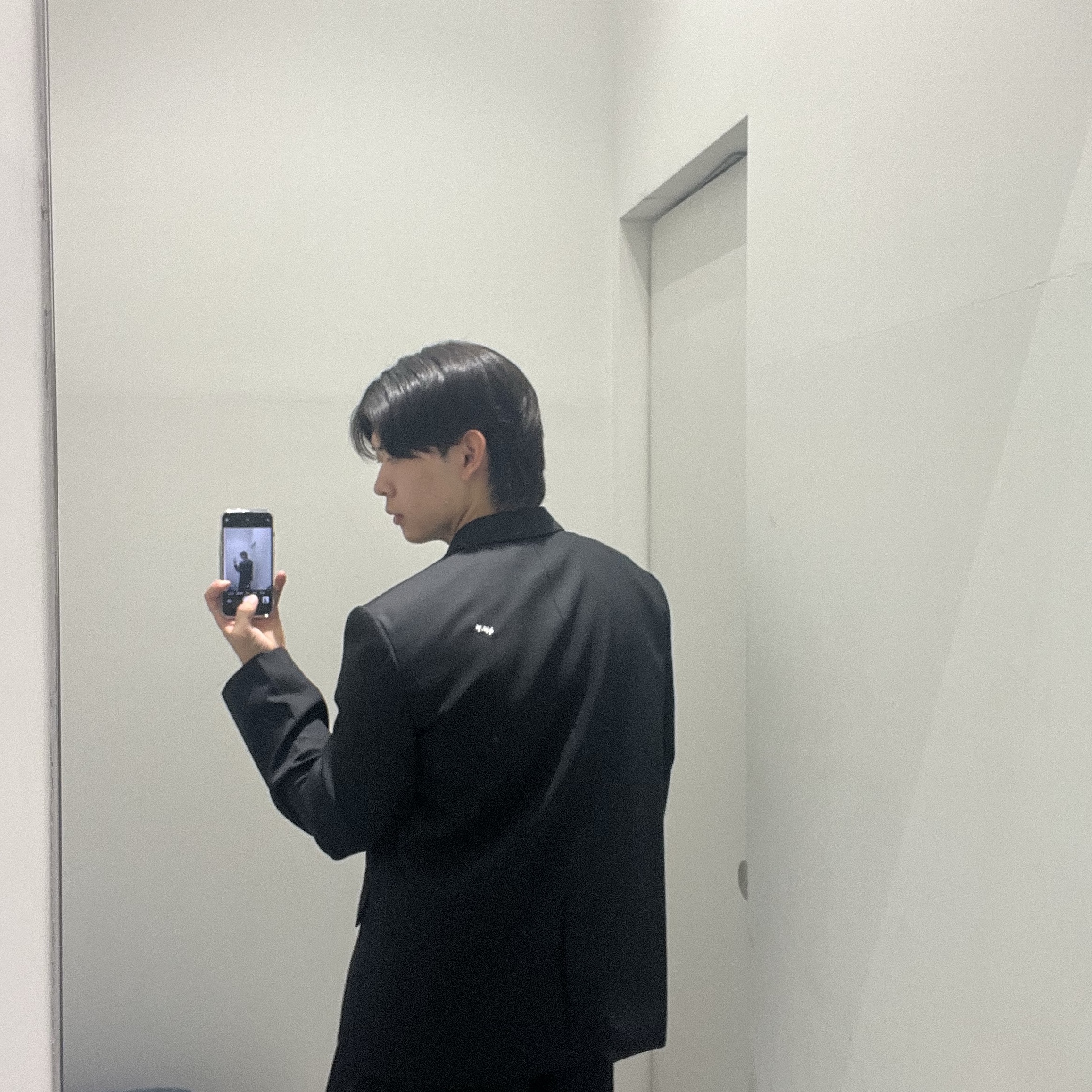 Ader Error Sig; BK Tag Blazer 01 Noir, Ader Error Twin Heart Necklace Silver 착용 스타일 - 1