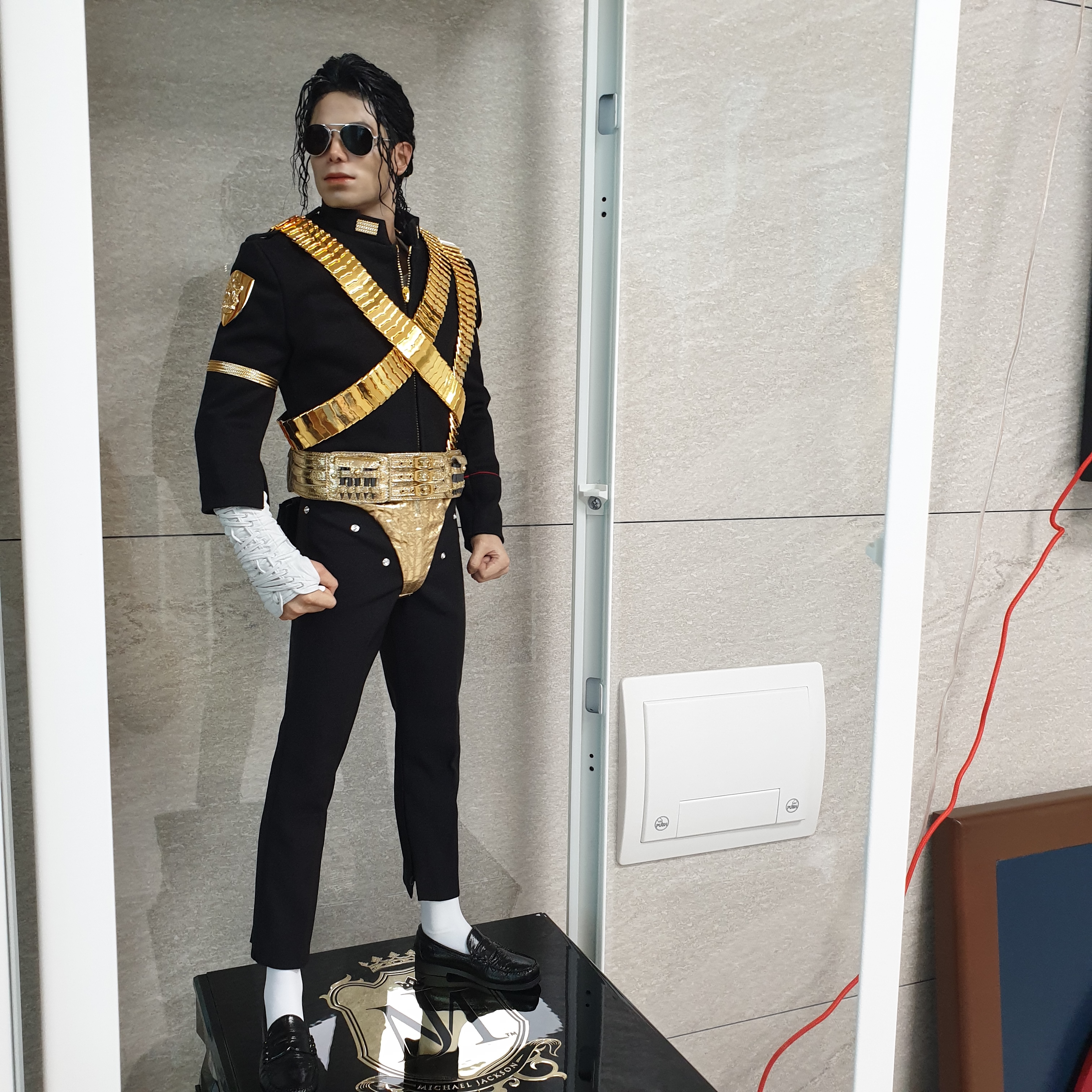 Blitzway Black Label Michael Jackson 1:4 Statue 착용 스타일 - 1
