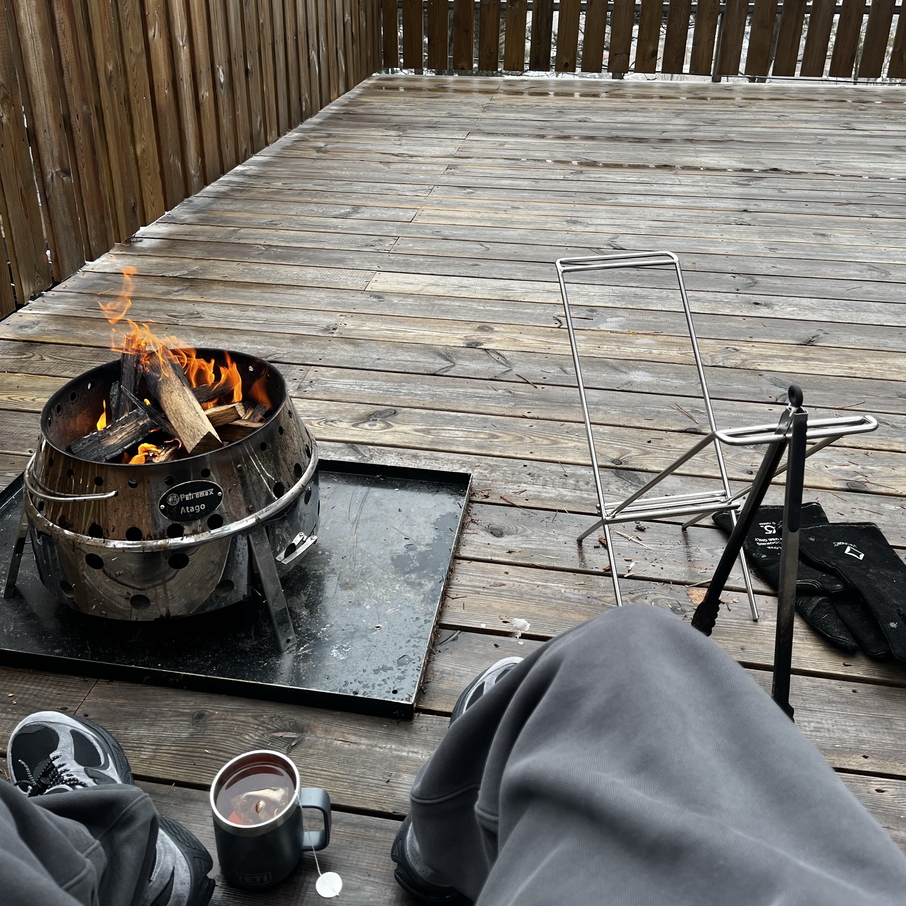 Helinox x Neighborhood Field Tunnel 4.35 Hangar Gray, New Balance x JJJJound 2002R Gore-Tex Pine 착용 스타일 - 9