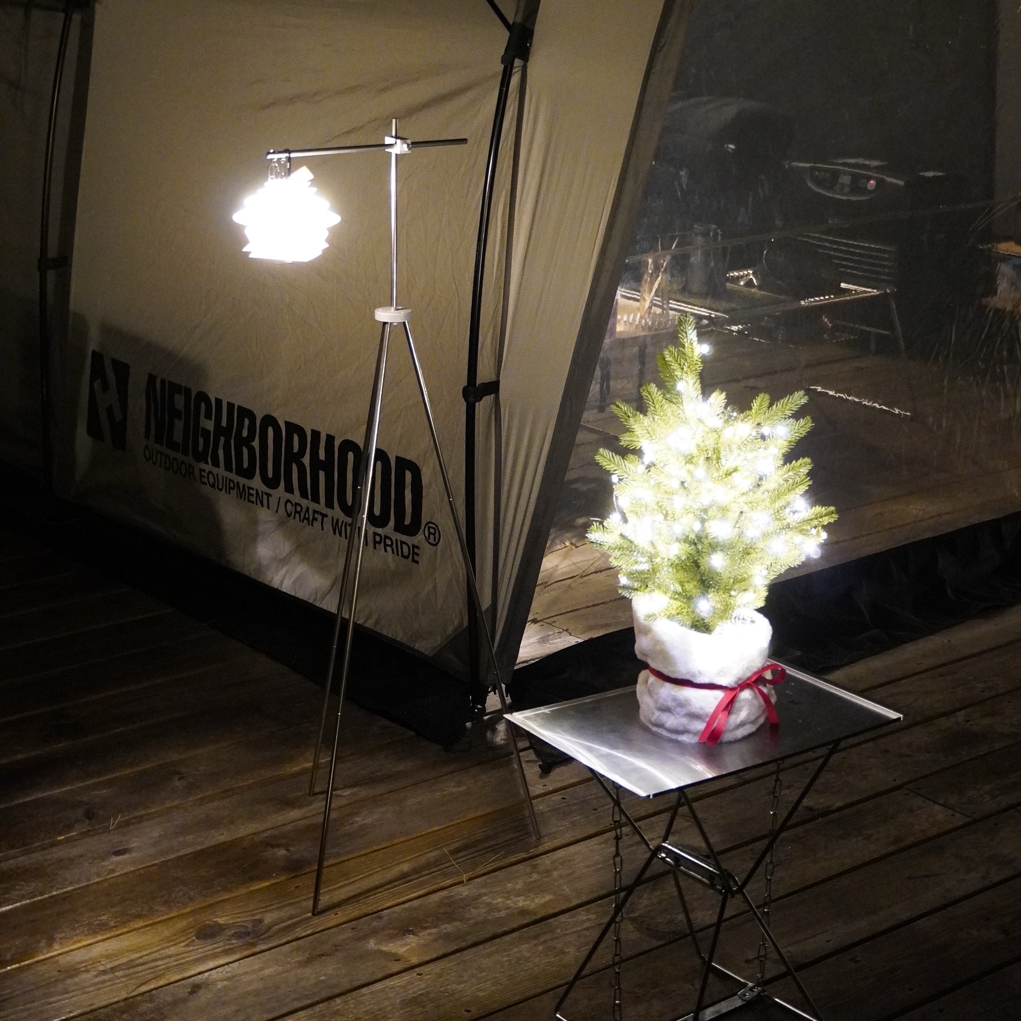 Helinox x Neighborhood Field Tunnel 4.35 Hangar Gray, New Balance x JJJJound 2002R Gore-Tex Pine 착용 스타일 - 4