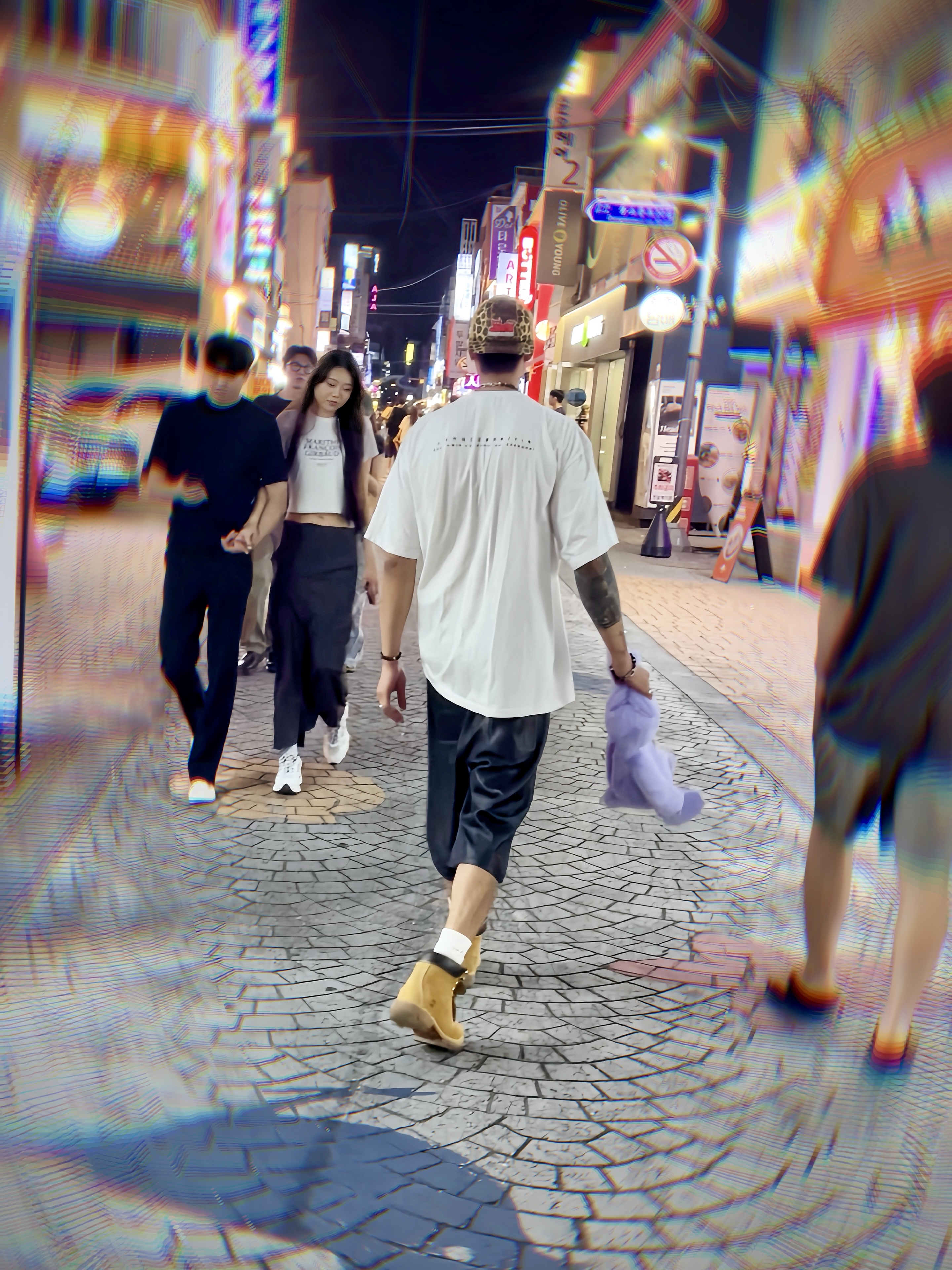 Supreme x Toy Machine Mesh Back 5-Panel Leopard - 24SS, Supreme Shanghai Box Logo T-Shirt White - 24SS 착용 스타일 - 1