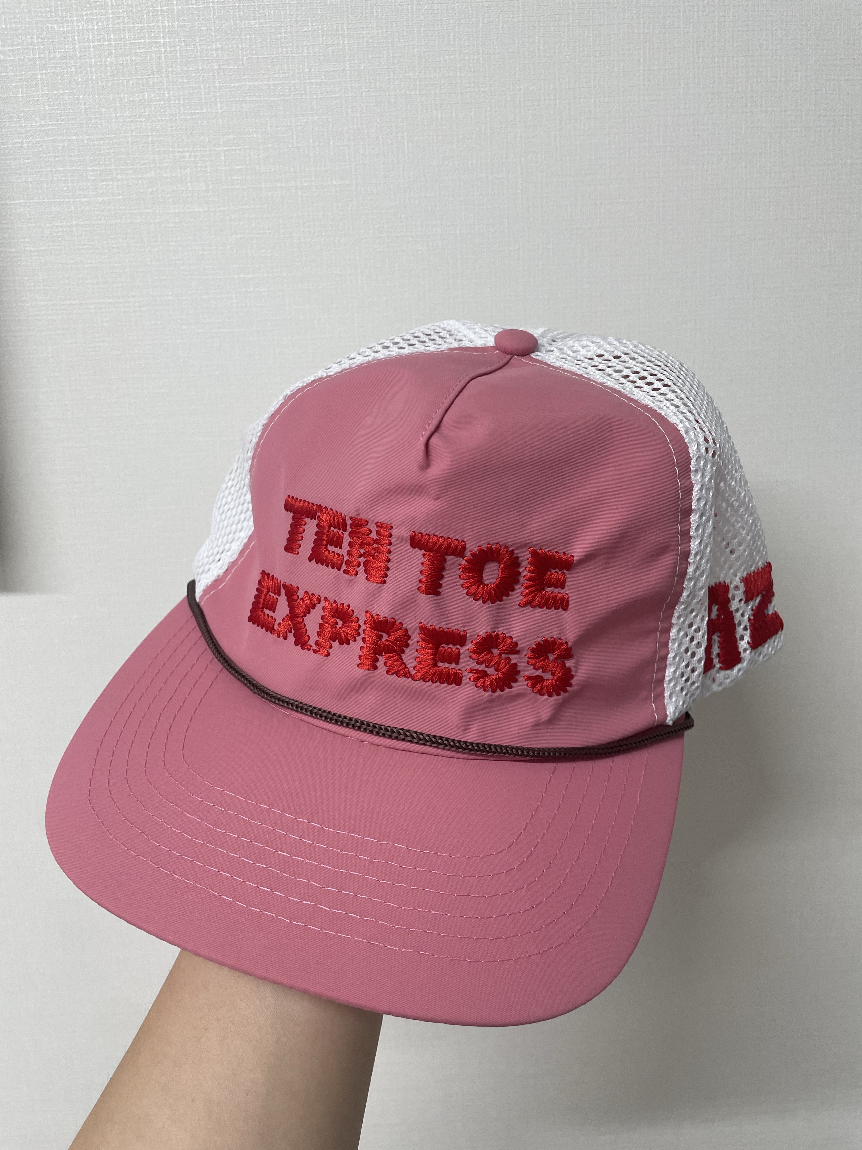 Alex Zono Ten Toe Express Trucker Hat Pink 착용 스타일