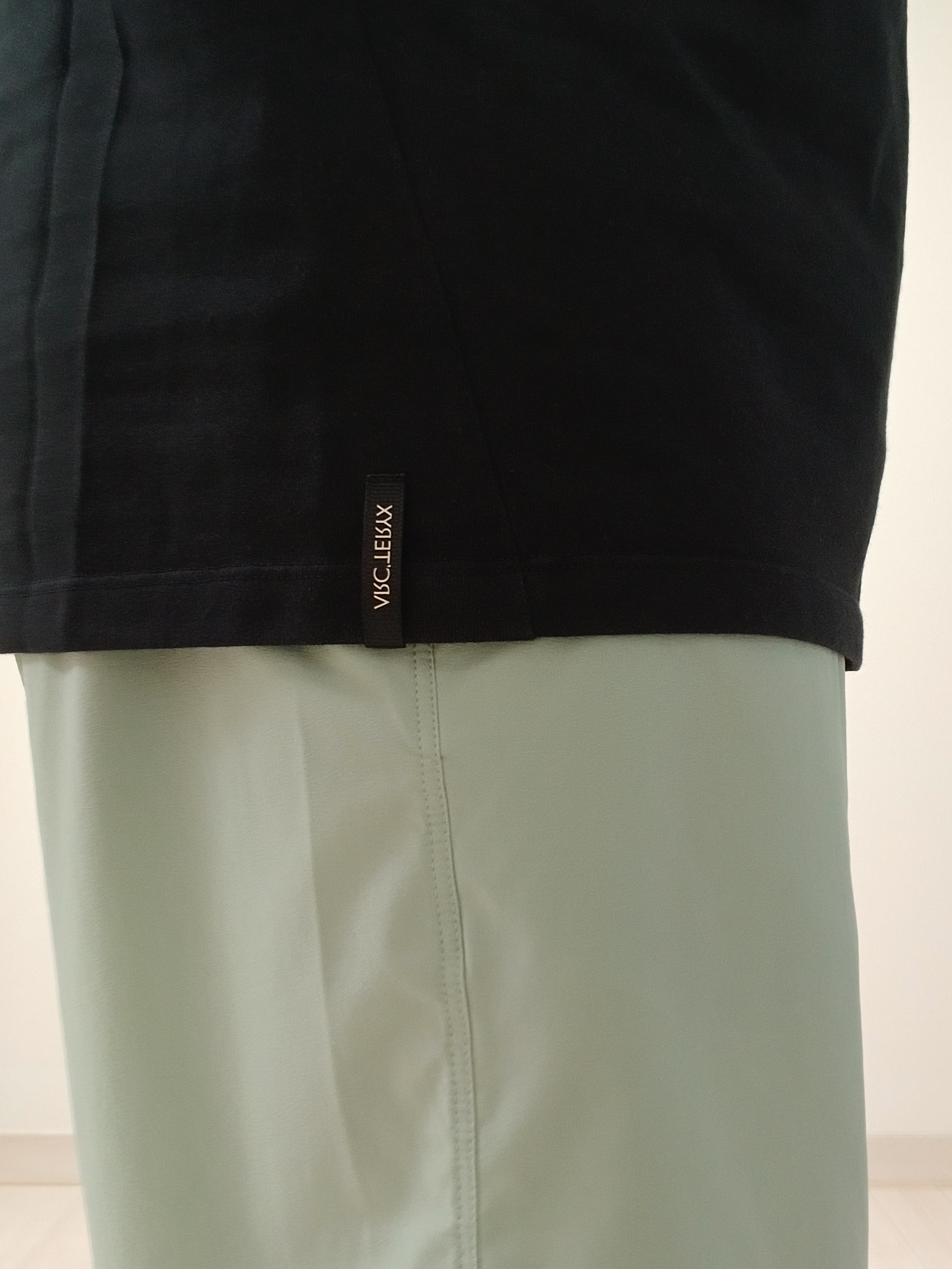 Arc'teryx Captive Arc'word SS T-Shirt Black, Arc'teryx Calvus Cap Black 착용 스타일 - 6