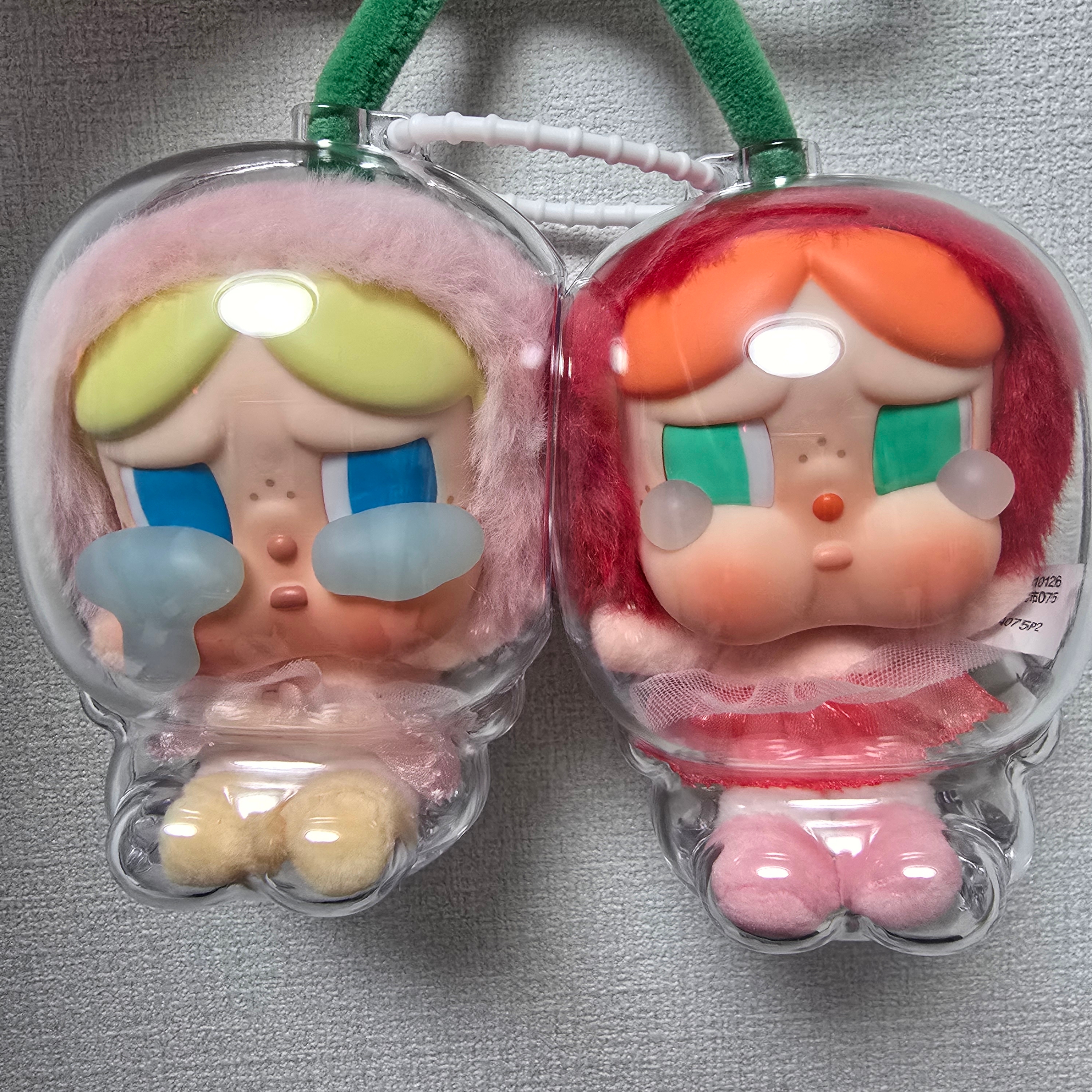 Pop Mart Crybaby Crying For Love Series Vinyl Plush 착용 스타일
