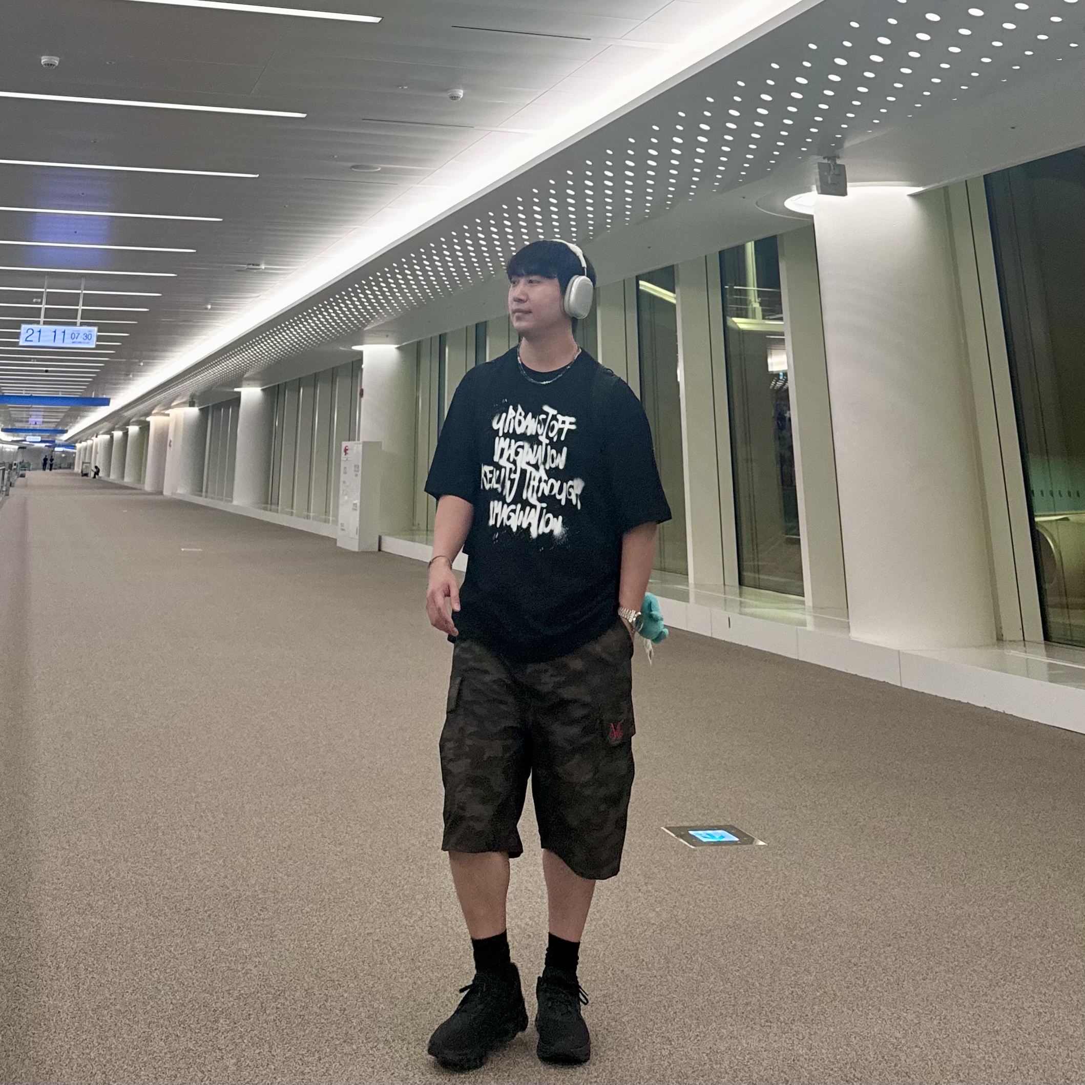On Running Cloudmonster All Black, Apple AirPods Max Lightning Silver (Korean Ver.) 착용 스타일
