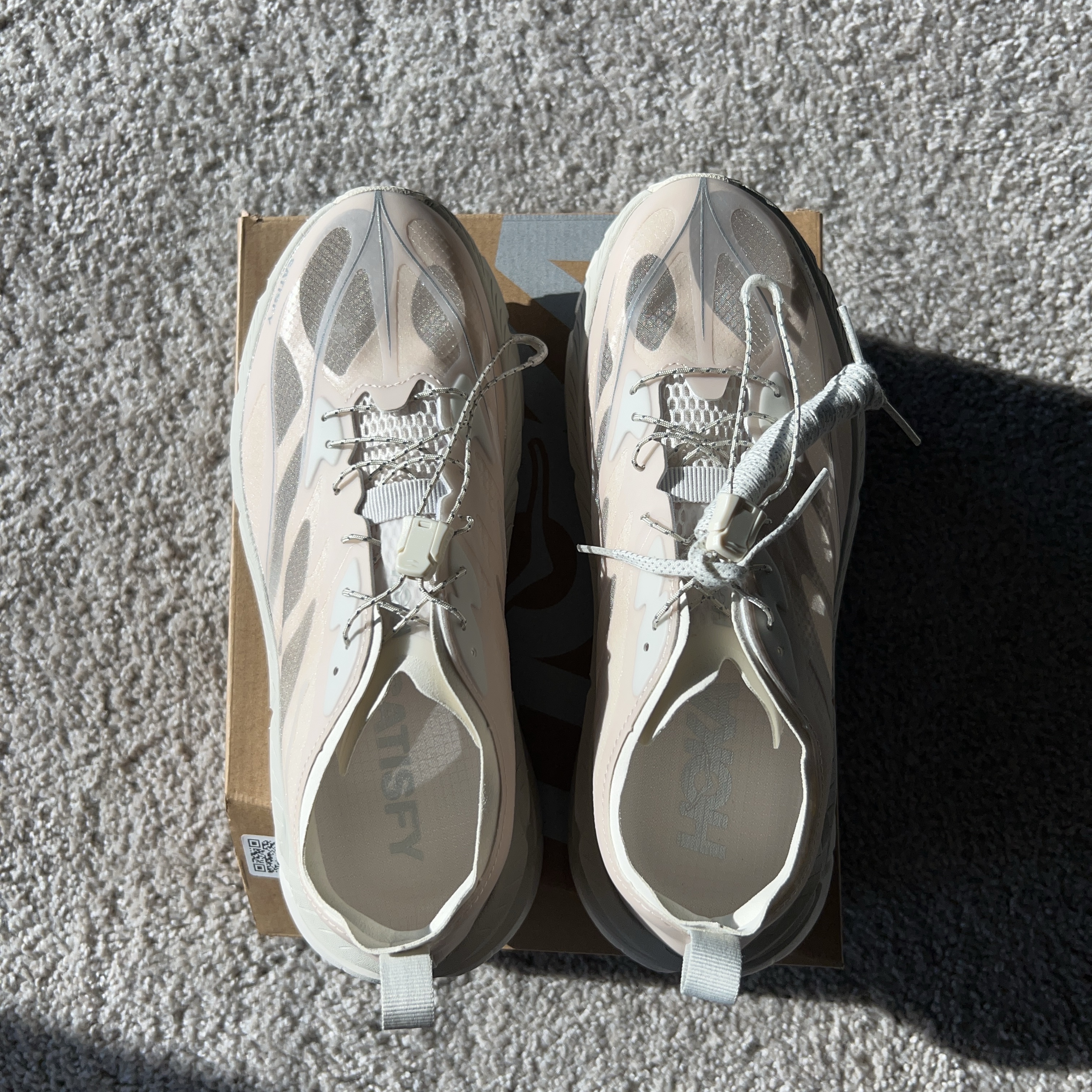 Hoka x Satisfy Mafate Speed 4 Lite Bone 착용 스타일 - 7