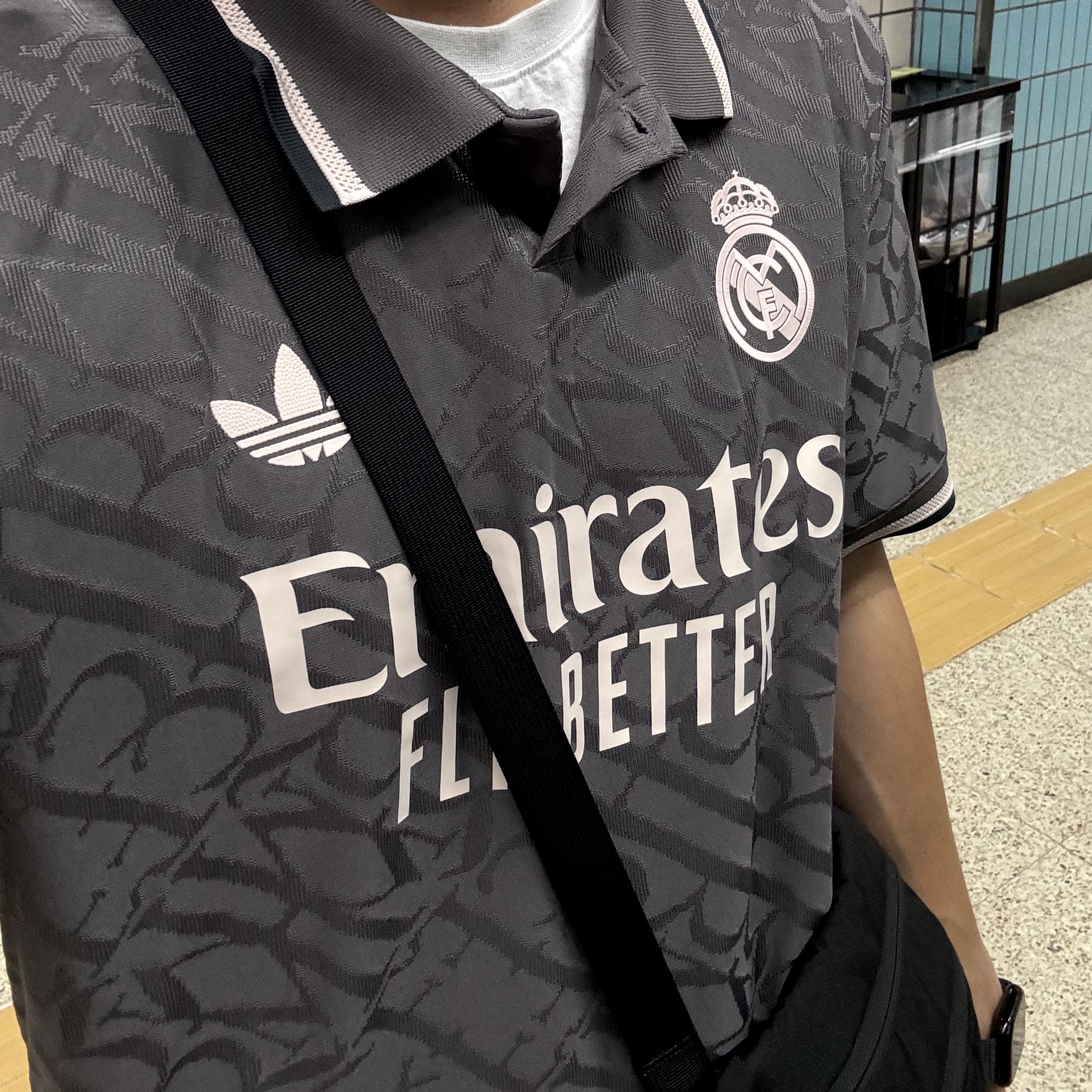 Adidas Real Madrid 2024/25 3rd Authentic Jersey Charcoal - KR Sizing (Non Marking Ver.) 착용 스타일