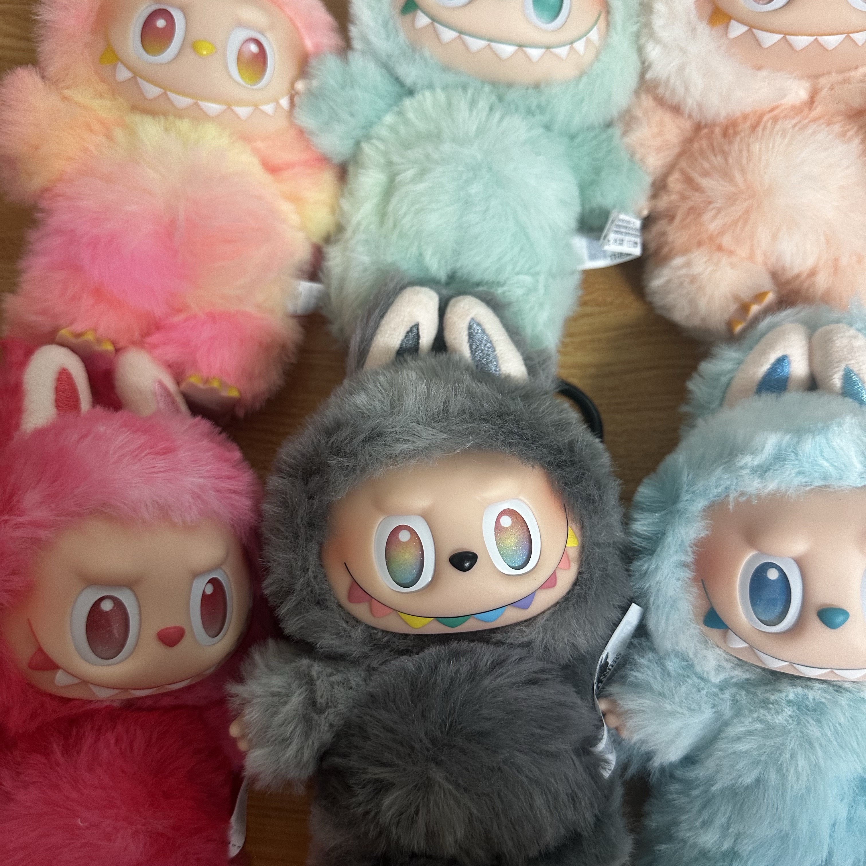 Pop Mart Labubu The Monsters Highlight Series Sealed Case (6 Blind Boxes) 착용 스타일