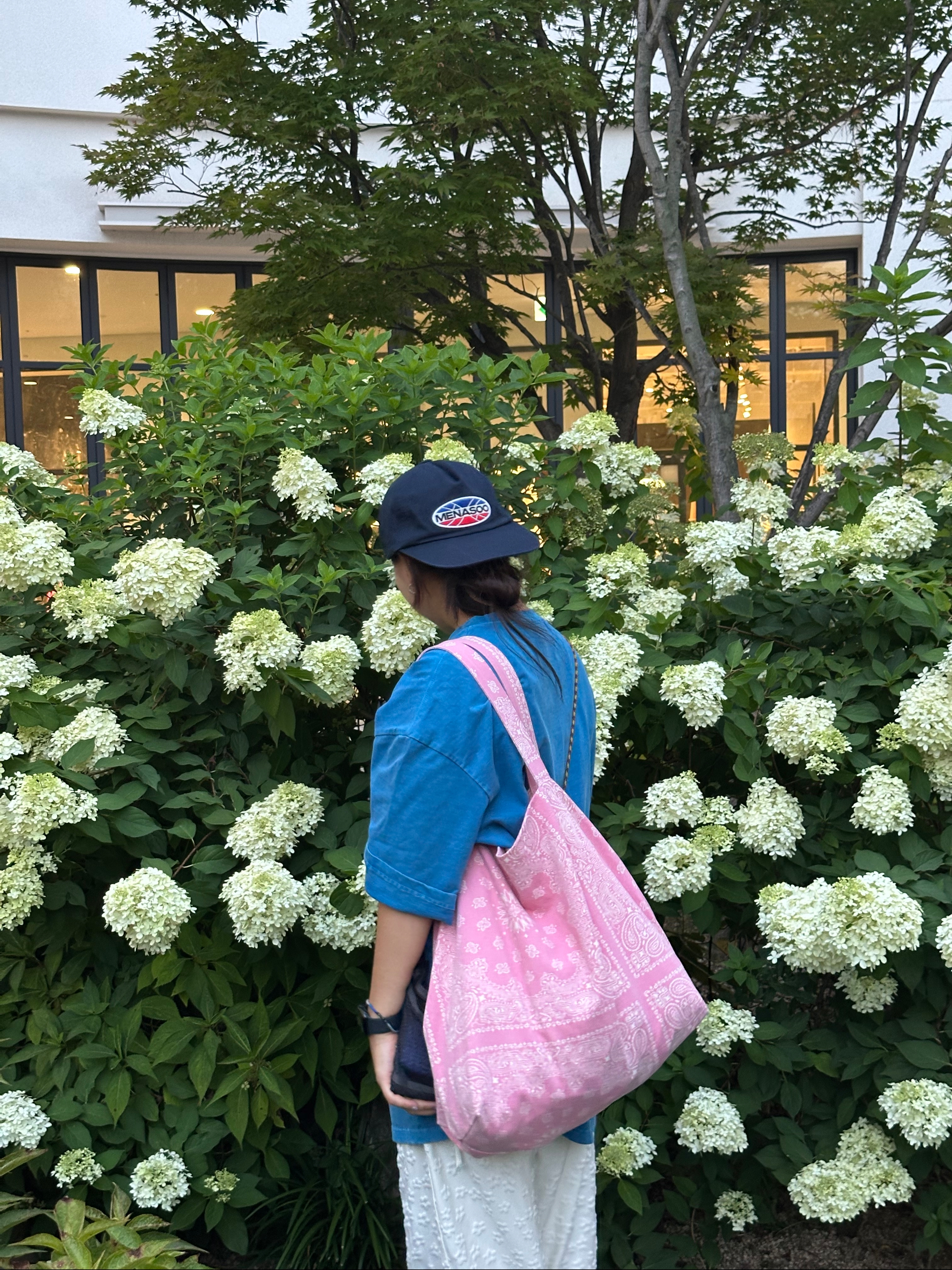 Stussy Dollie Pigment Dyed T-Shirt Natural, Klattermusen Algir Small Accessory Bag Raven 착용 스타일 - 4