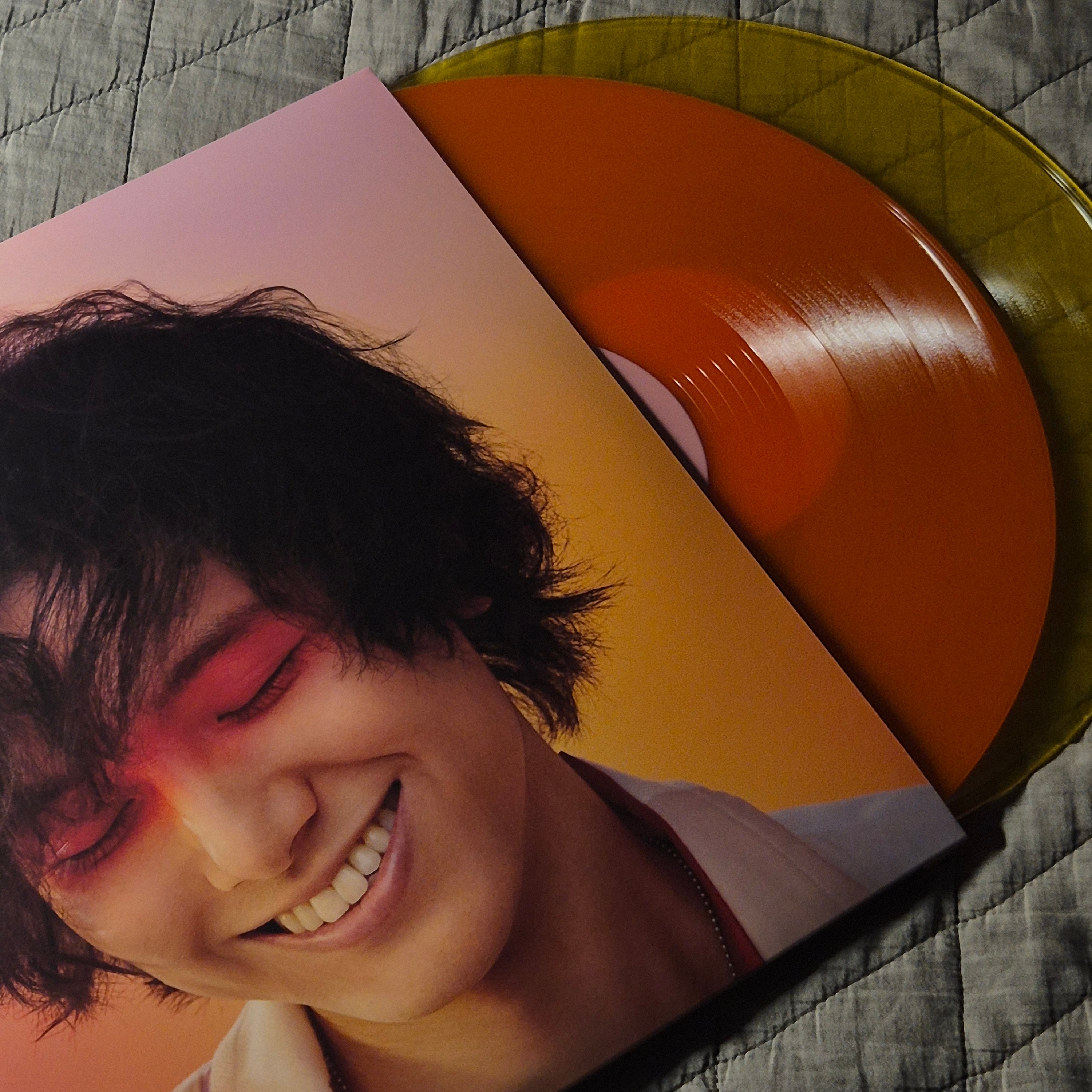 Fujii Kaze Love All Serve All Vinyl Orange Olive (2LP) 착용 스타일