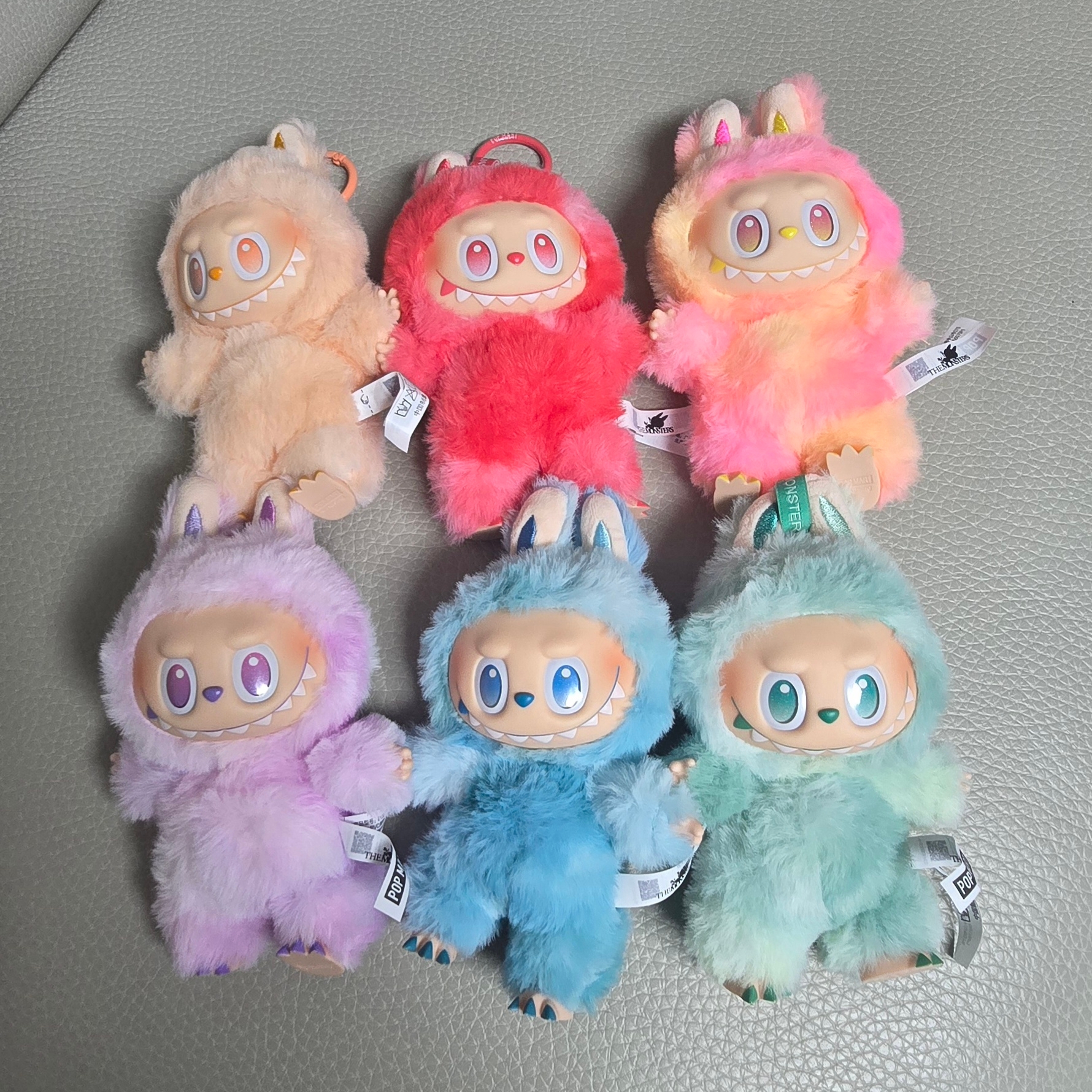 Pop Mart Labubu The Monsters Highlight Series Sealed Case (6 Blind Boxes) 착용 스타일
