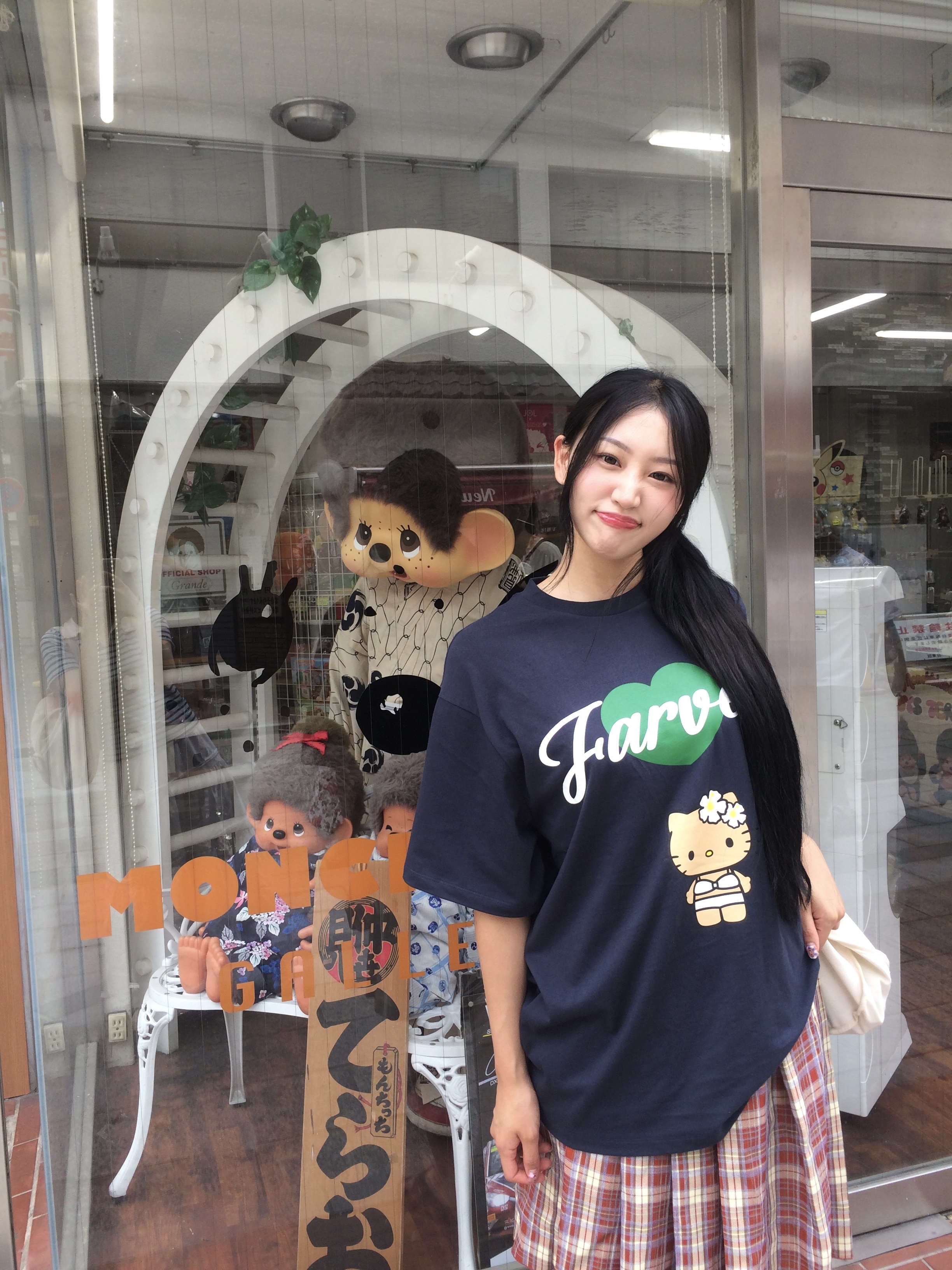 Farven x Tanning Hello Kitty Bikini T-Shirt_Navy, Farven x Tanning Hello Kitty Bikini T-Shirt Navy 착용 스타일 - 1