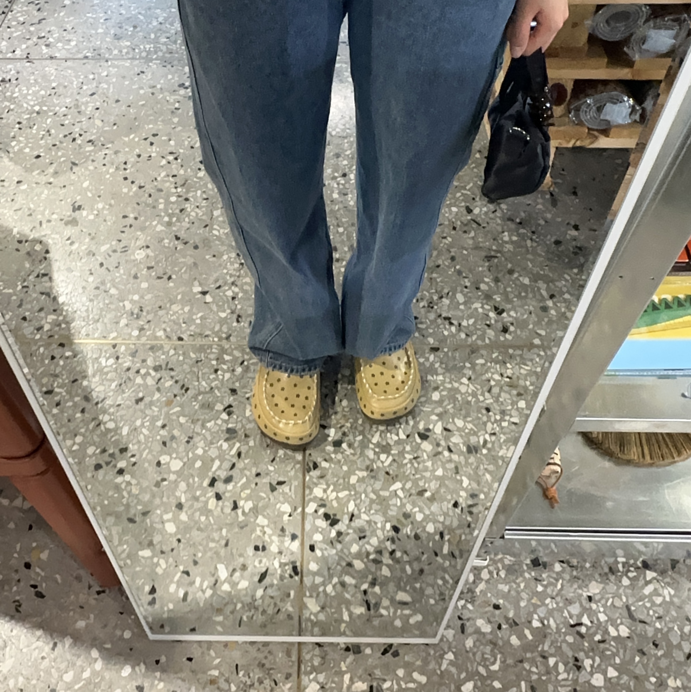 Crocs x Story mfg. Classic Clog Espresso 착용 스타일