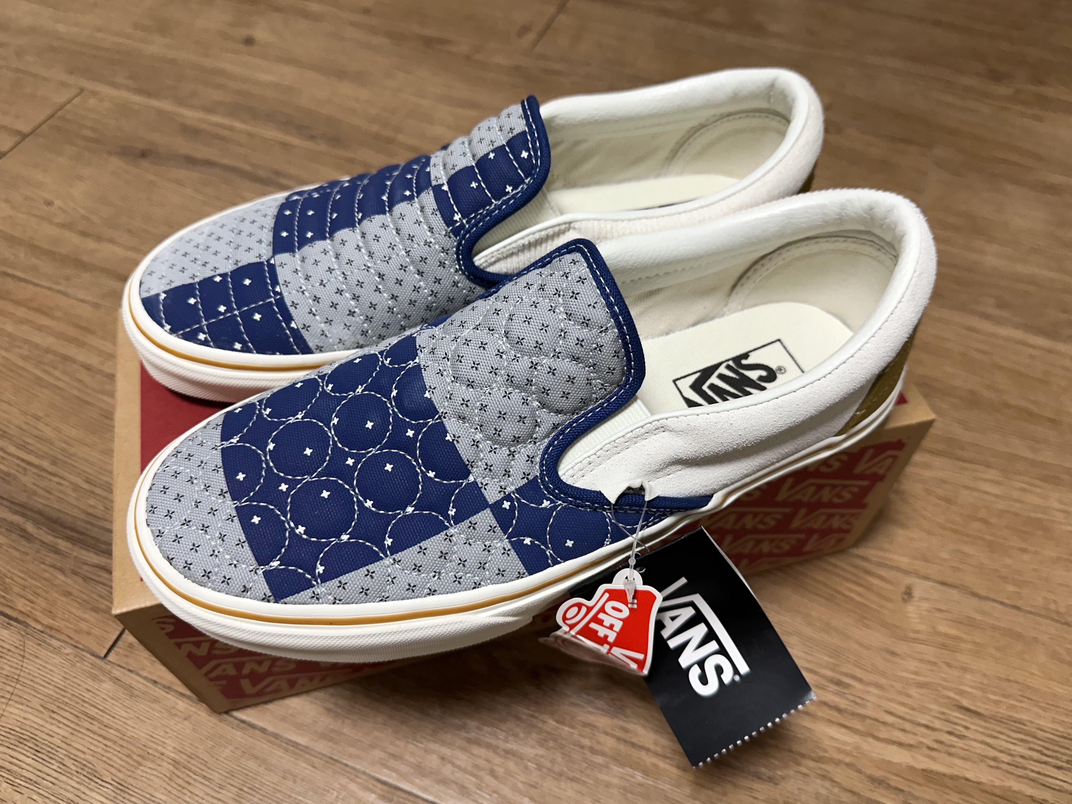 Vans Classic Slip-On Quilted Bandana Multi Marshmallow 착용 스타일 - 1