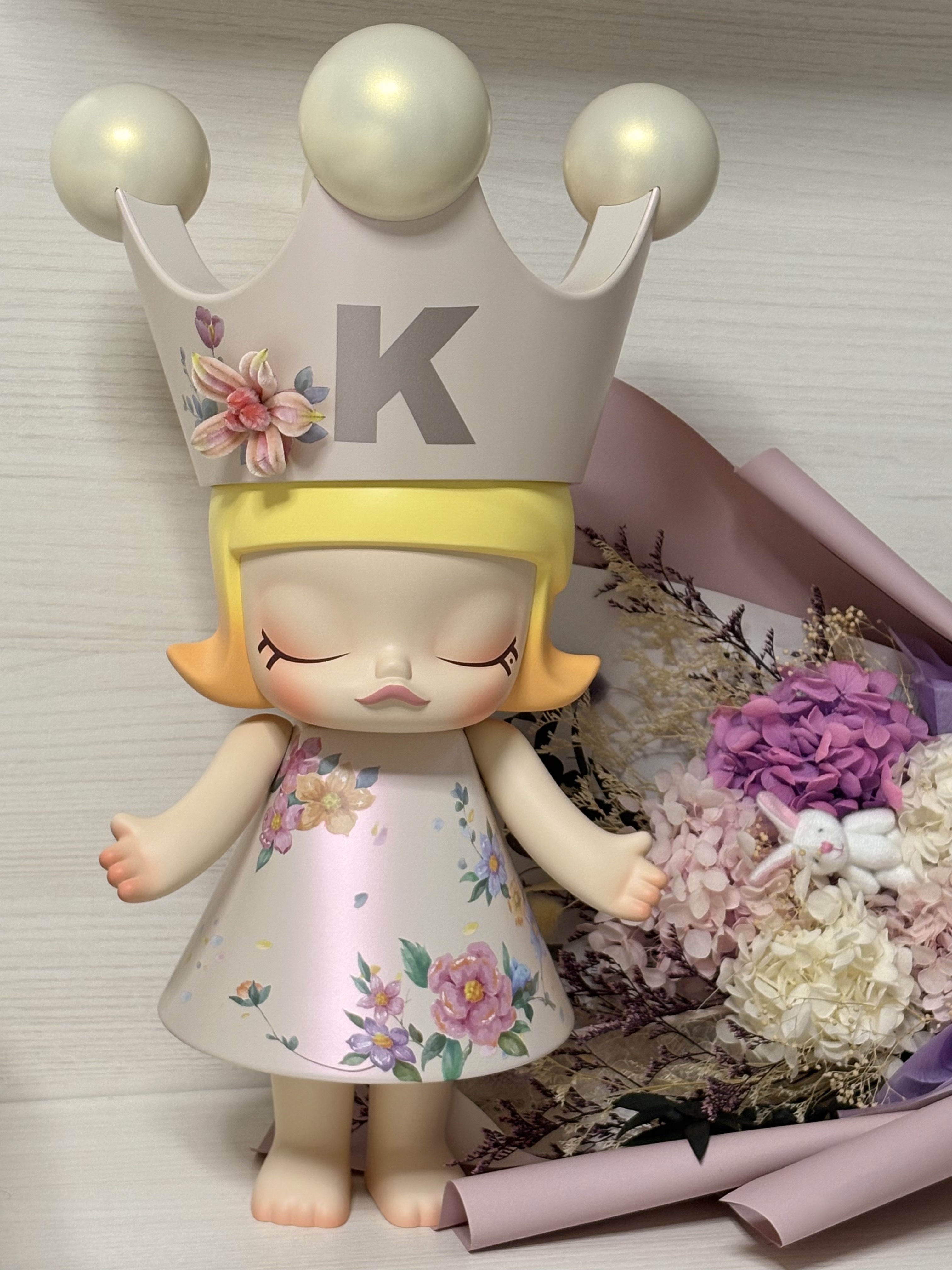 Pop Mart Mega Royal Molly Velvet Flower 400% 착용 스타일