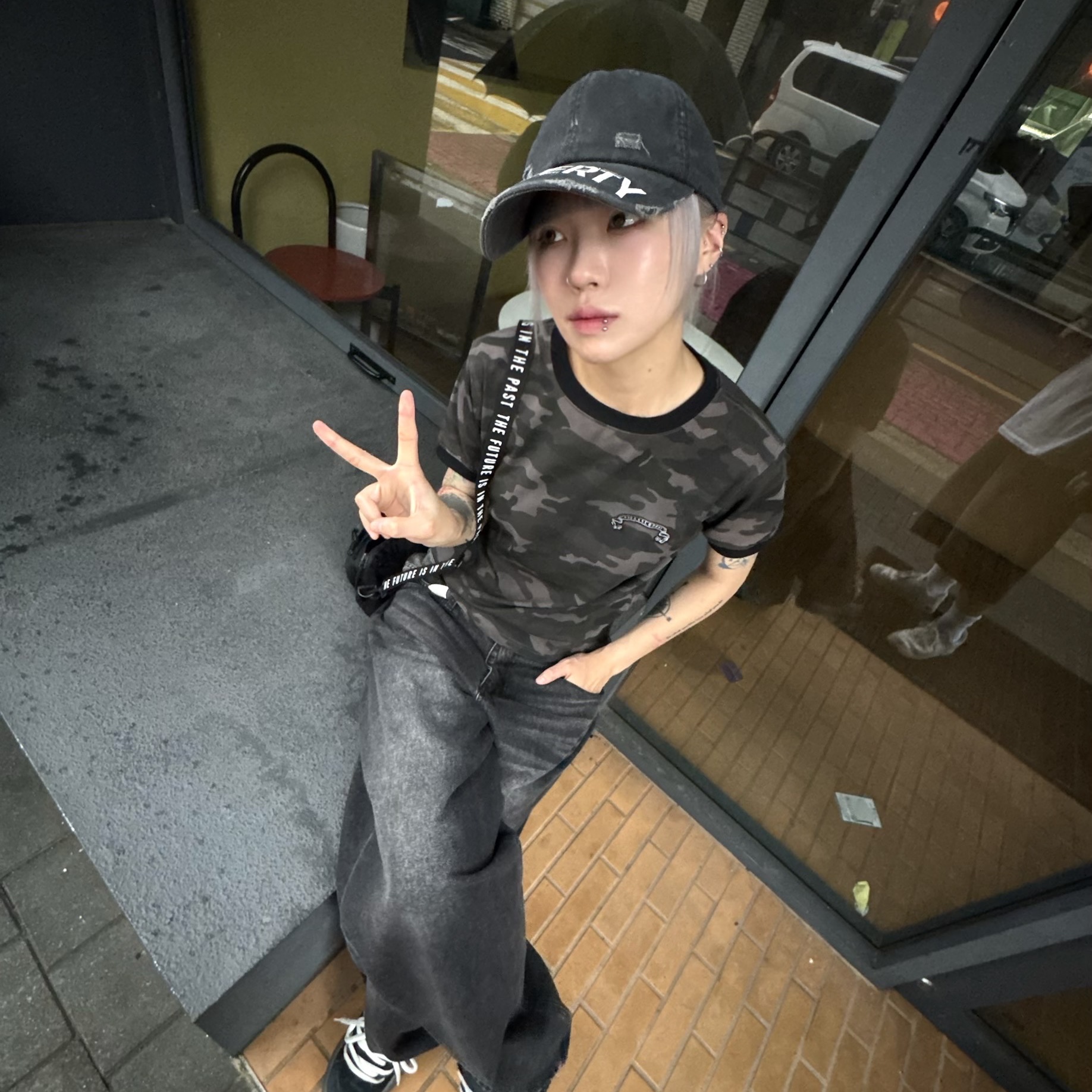 ERL Vamp Skate Shoe Pirate Black, [더블적립] ETCE Washed Property Cap Gray 착용 스타일 - 5