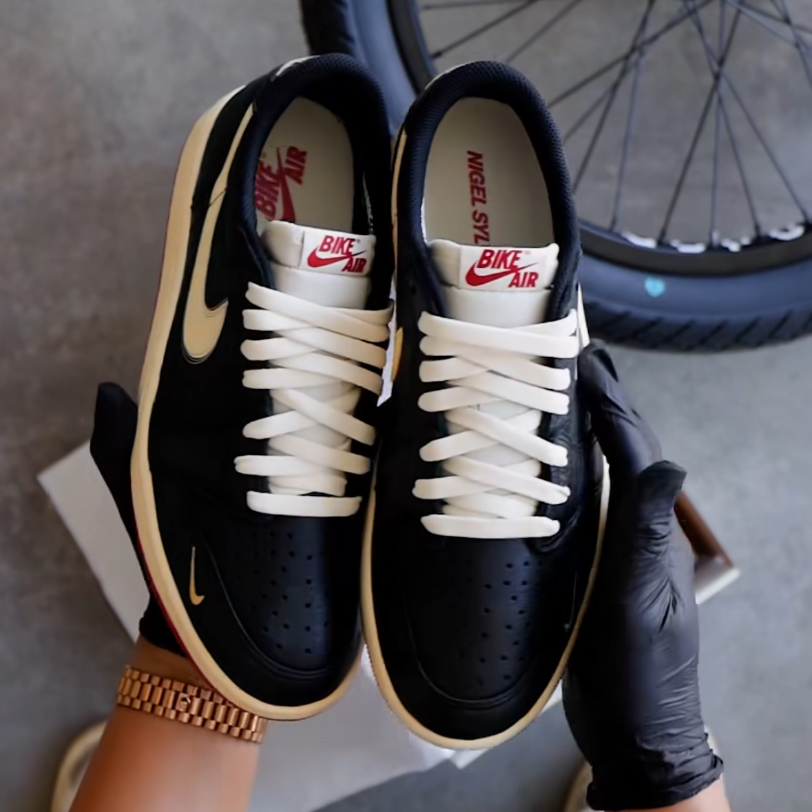 Jordan 1 x Nigel Sylvester Retro Low OG Better With Time 착용 스타일 - 1