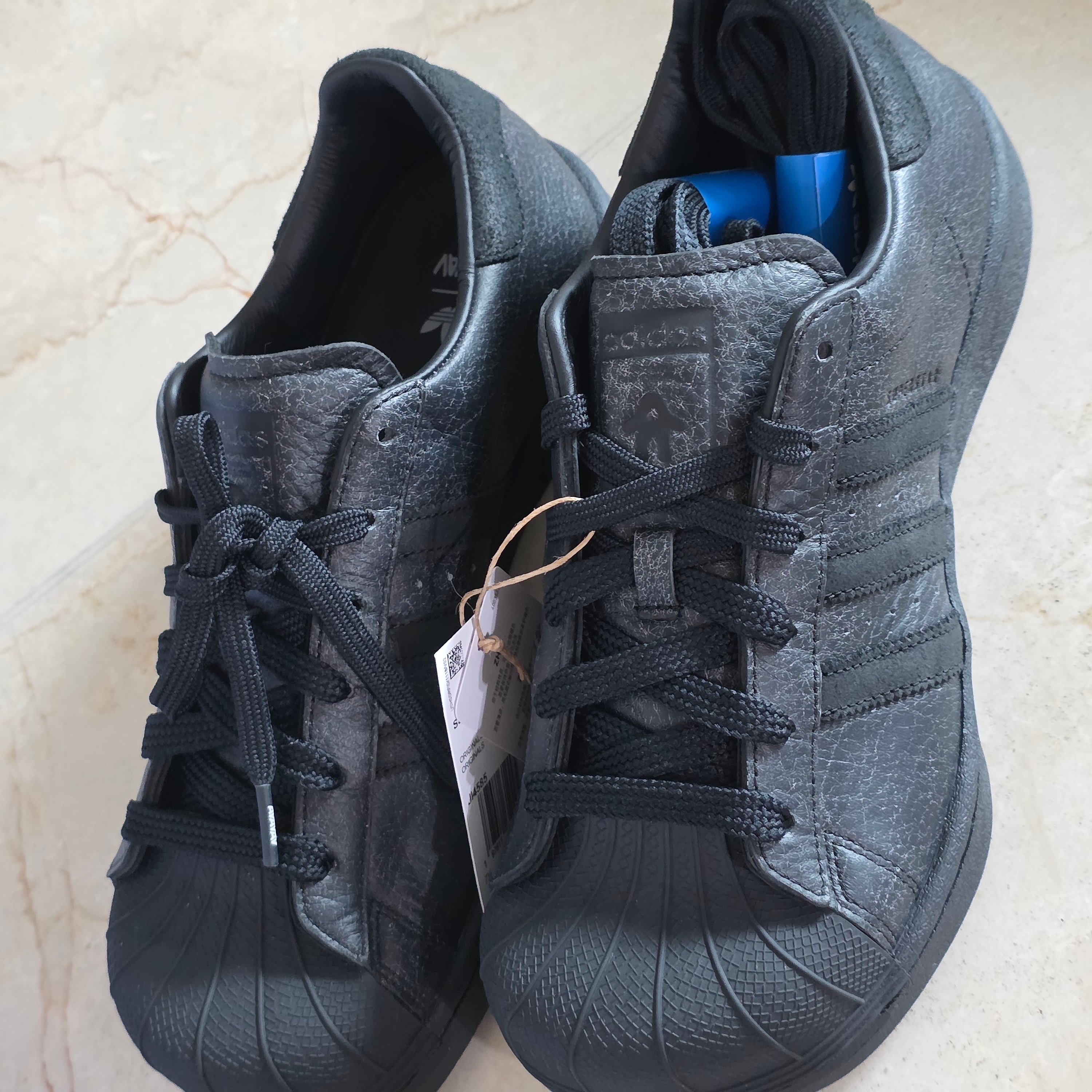 (W) Adidas x Avavav Superstar Core Black 착용 스타일