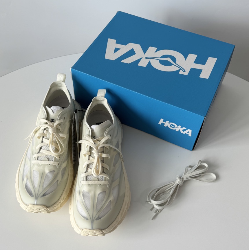 Hoka Mafate Speed 4 Lite Truffle Salt Vintage Yellow, Hoka Mafate Speed 4 Lite White Black 착용 스타일 - 1