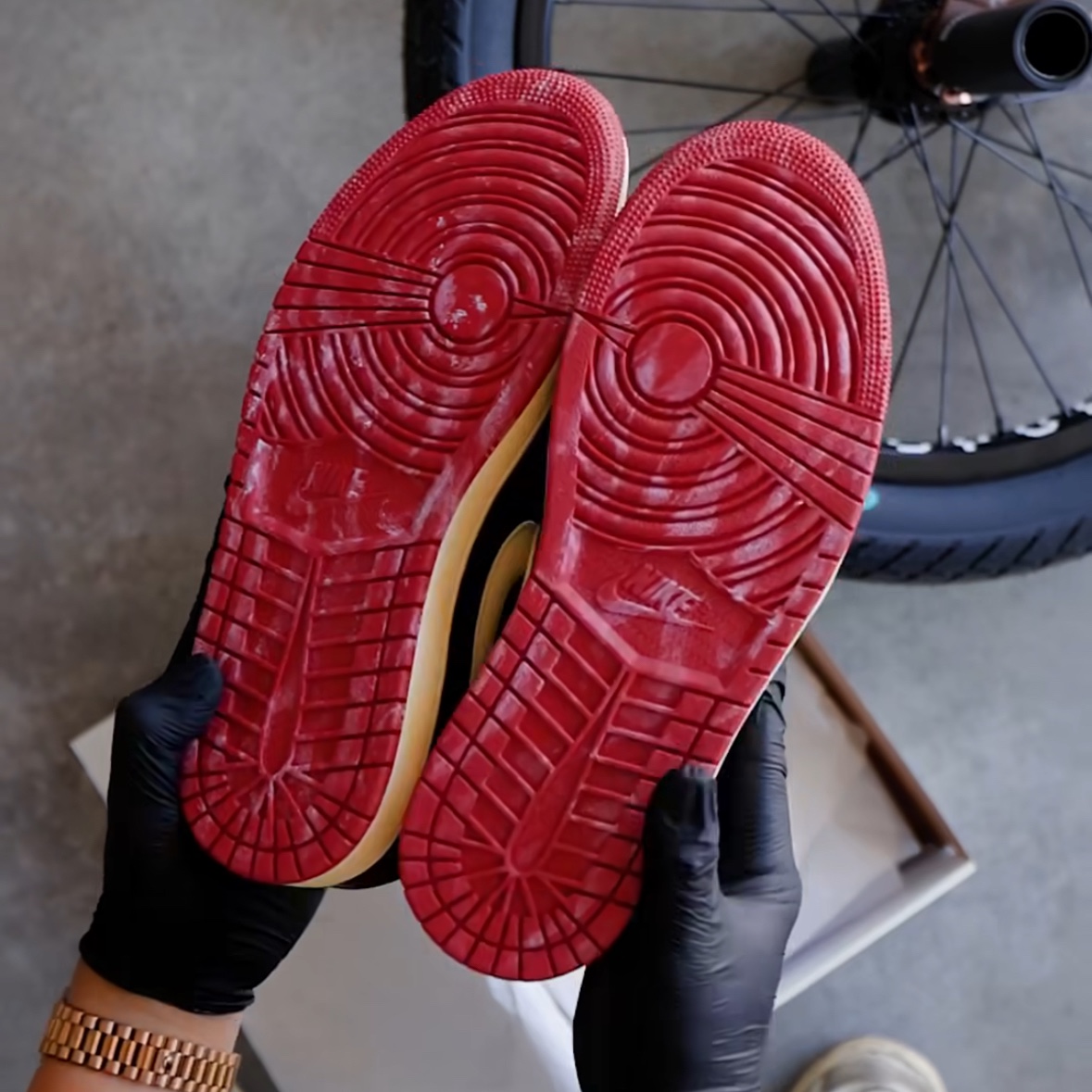Jordan 1 x Nigel Sylvester Retro Low OG Better With Time 착용 스타일 - 2
