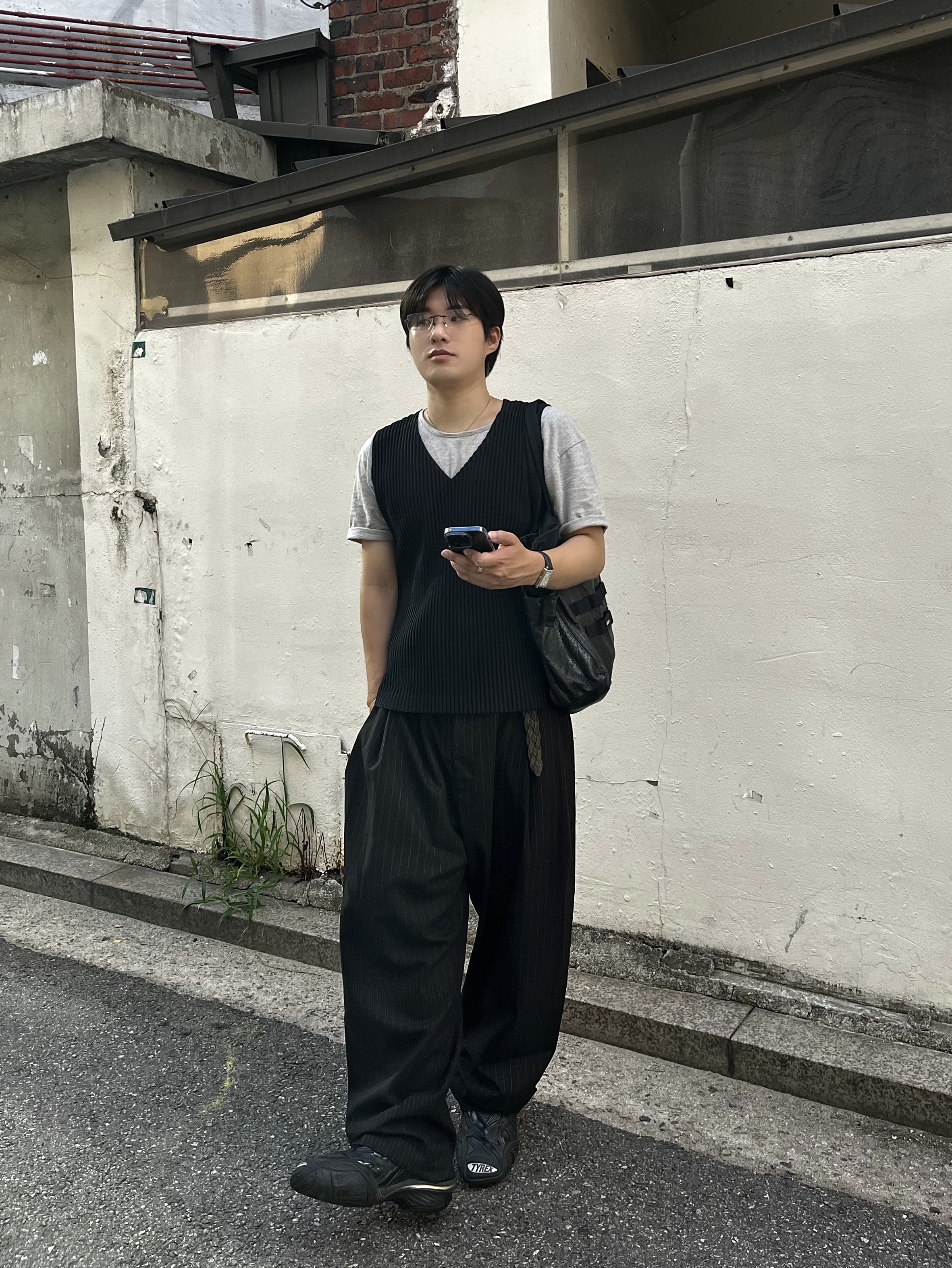noun Wide Tapered Pants Stripe Black, Balenciaga Tyrex Sneakers Black 착용 스타일 - 2