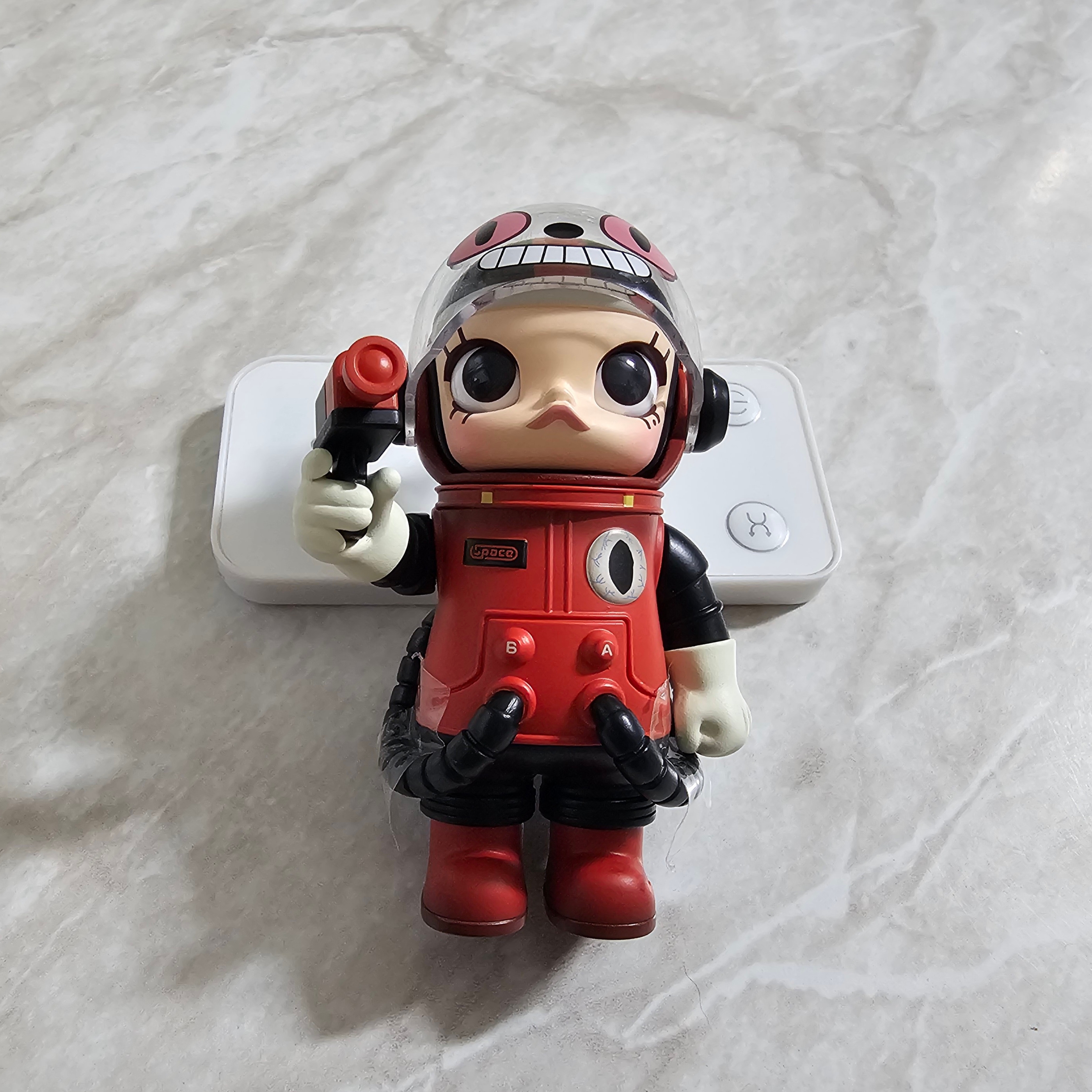 Pop Mart Mega Space Molly Series 3 Gary Baseman (Opened Case) 착용 스타일 - 2