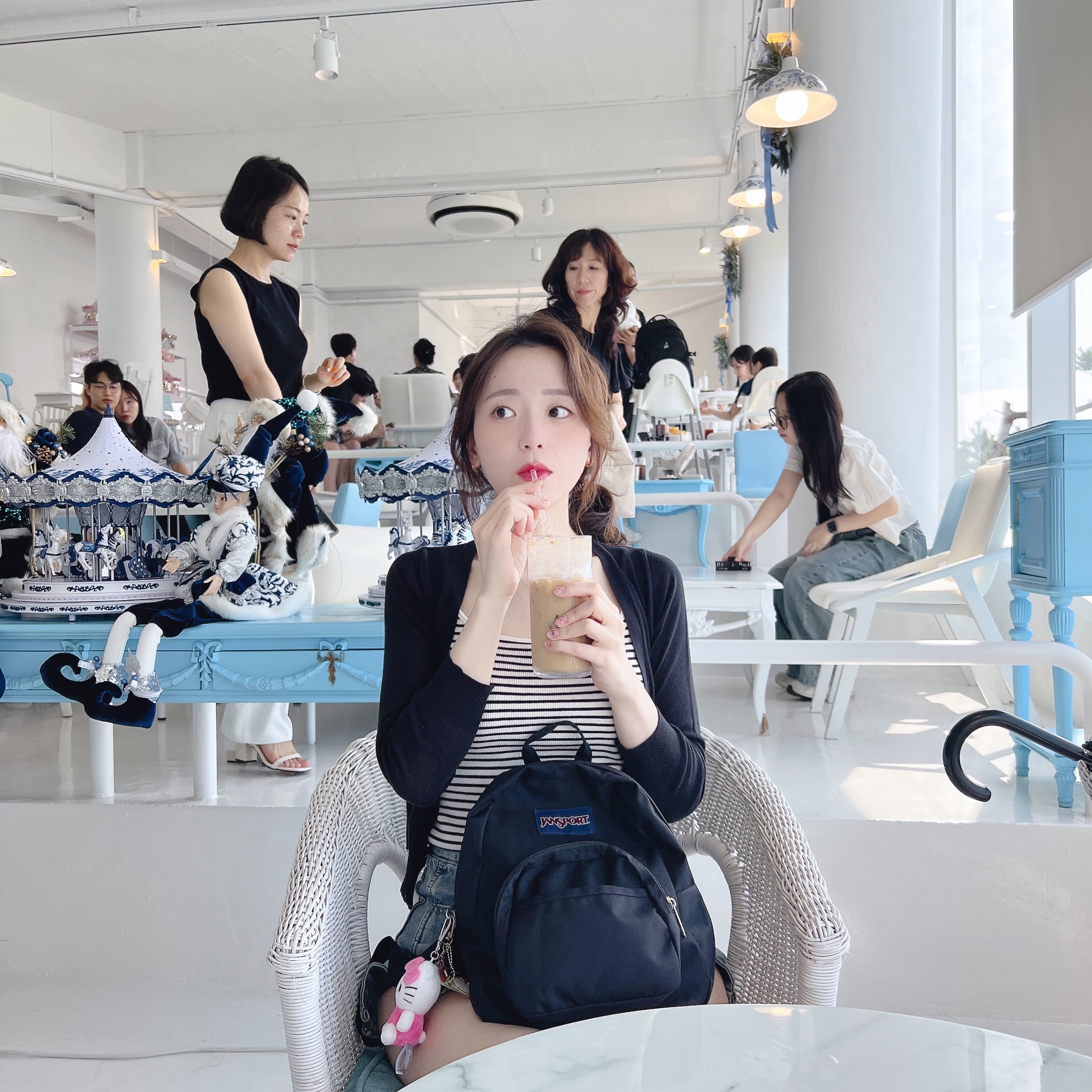 Jansport Half Pint Mini Backpack Black 착용 스타일