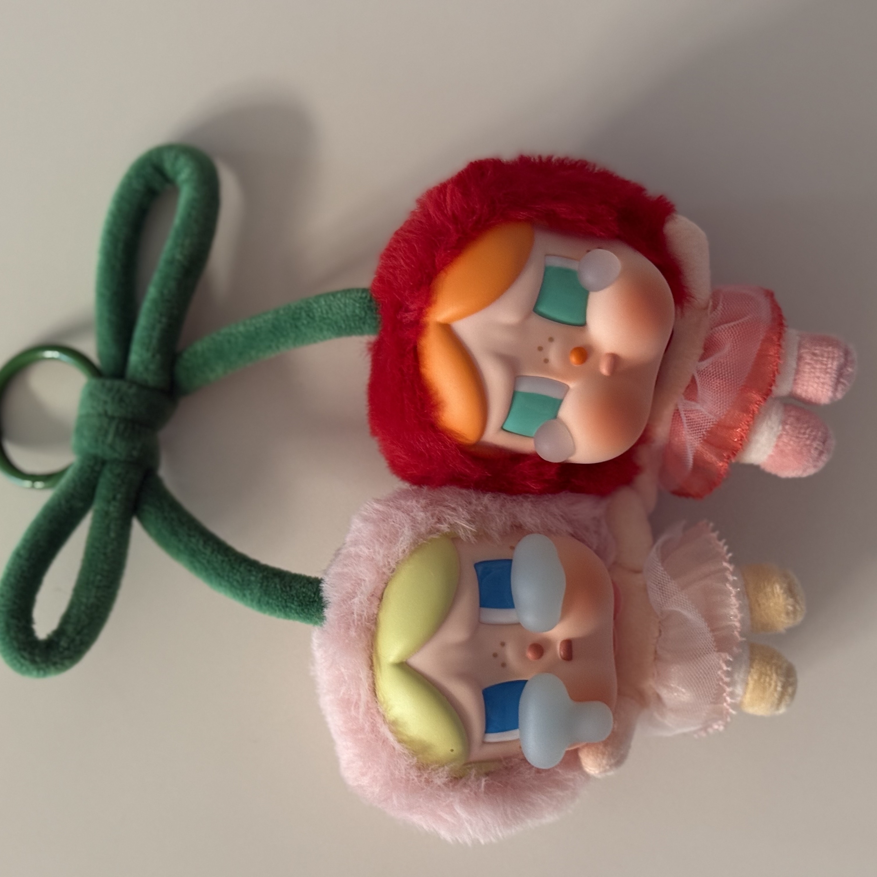 Pop Mart Crybaby Crying For Love Series Vinyl Plush 착용 스타일 - 2