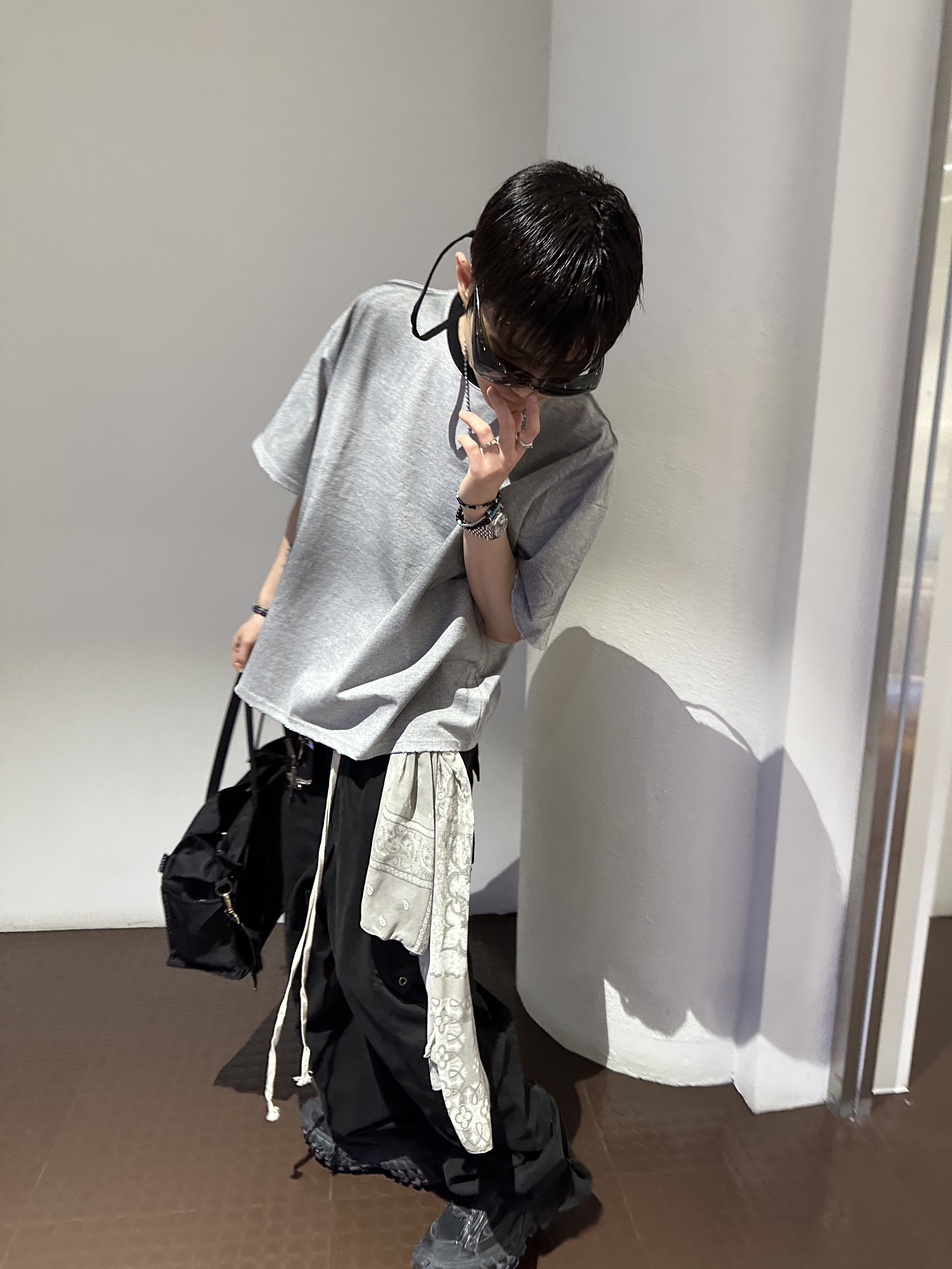 Balenciaga Defender Sneakers Black 착용 스타일 - 4