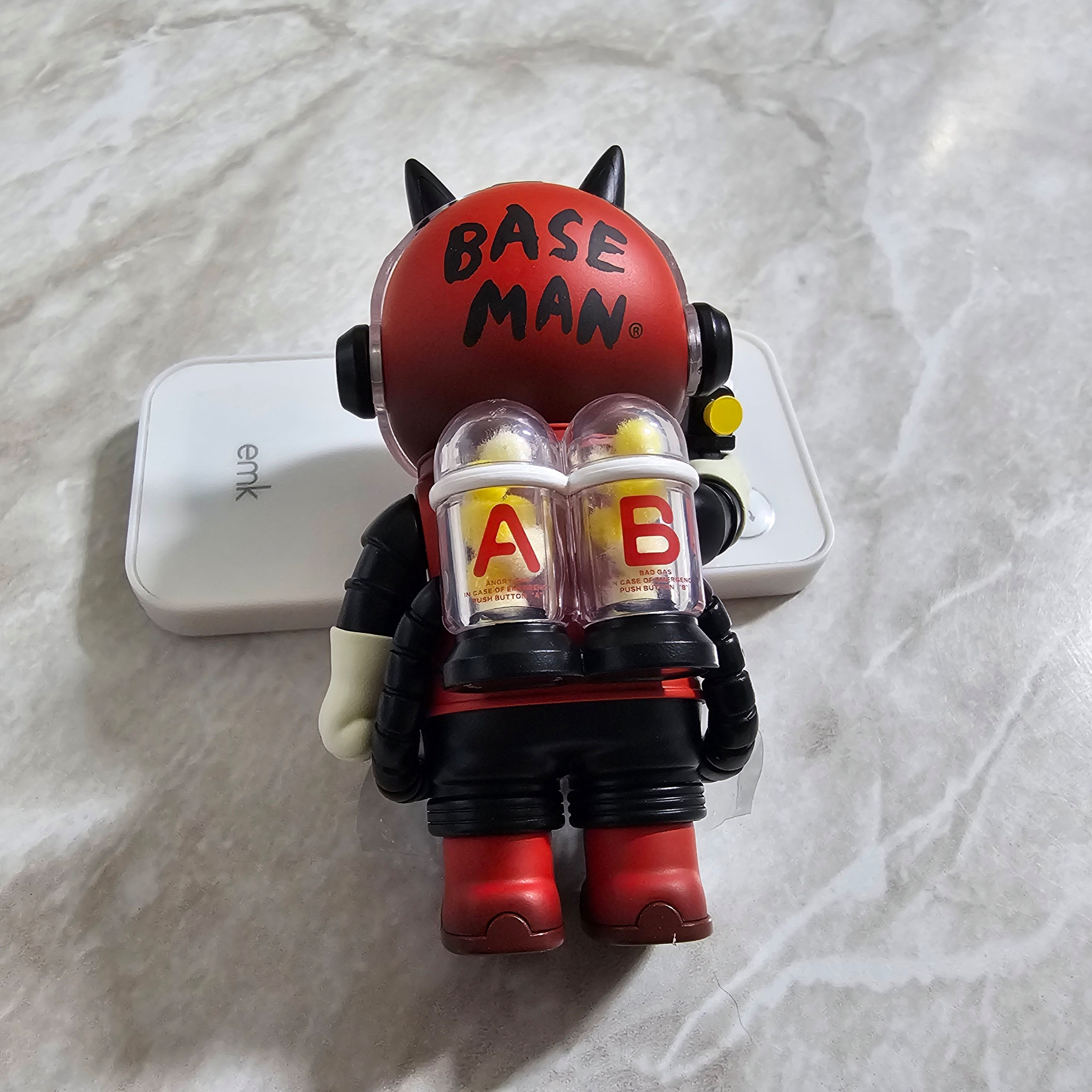 Pop Mart Mega Space Molly Series 3 Gary Baseman (Opened Case) 착용 스타일 - 3