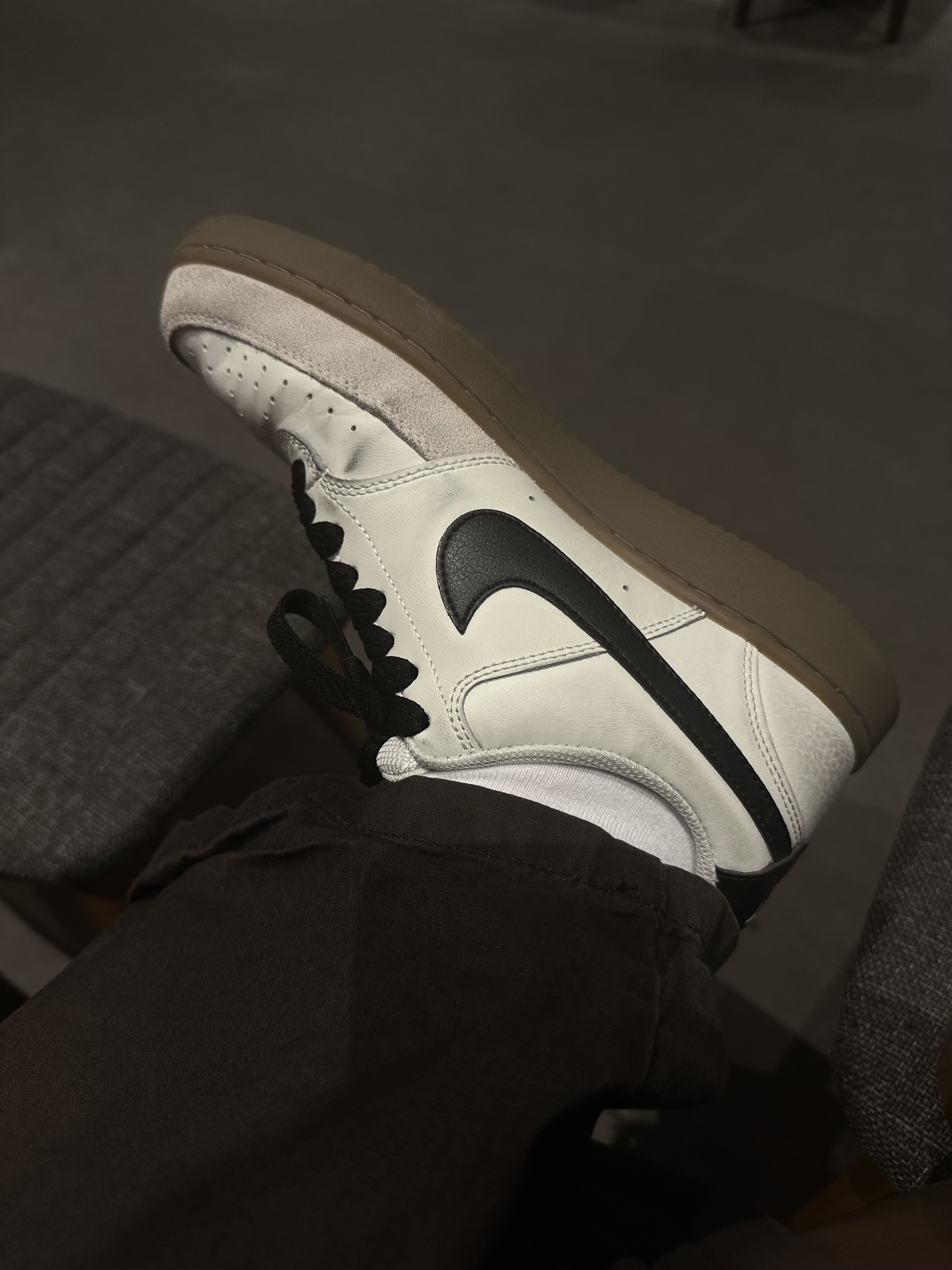 Nike Court Vision Low Sail Light Orewood Brown 착용 스타일