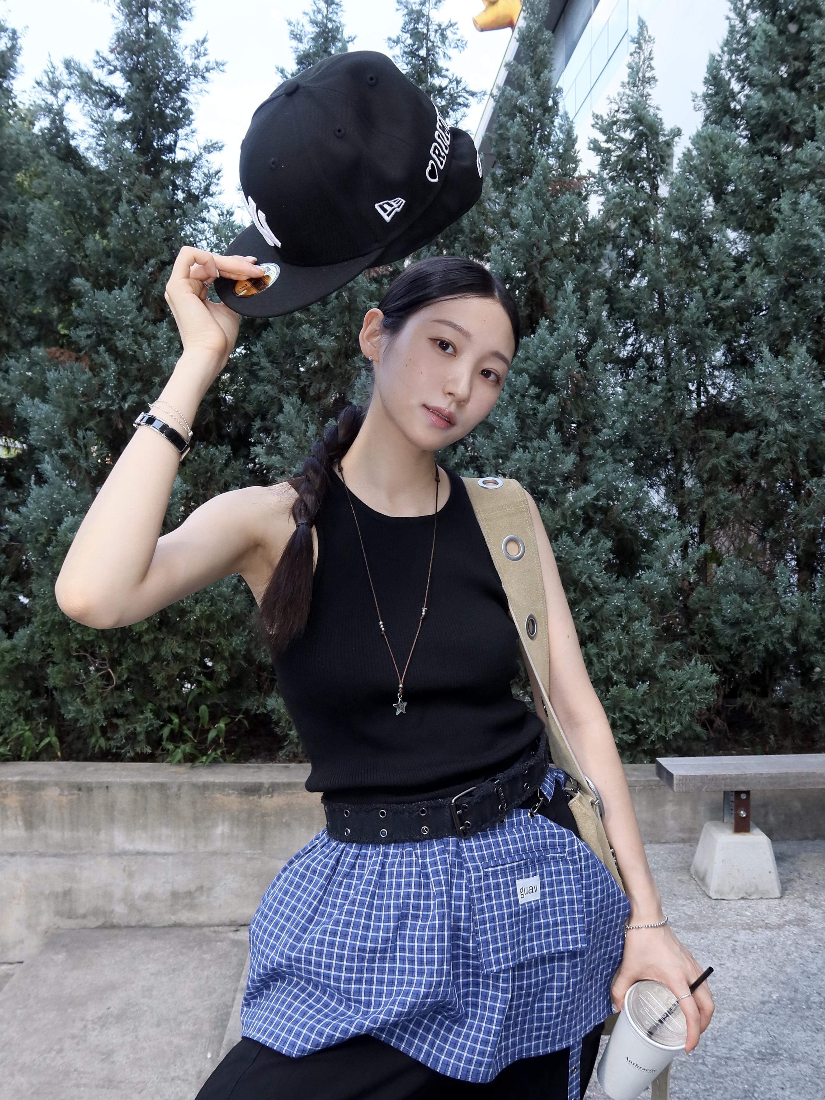 (W) Hermes Clic H Bracelet Palladium & Noir, [KREAM 단독] Vacant Archive Bella Wide Strap Hobo Bag Beige 착용 스타일