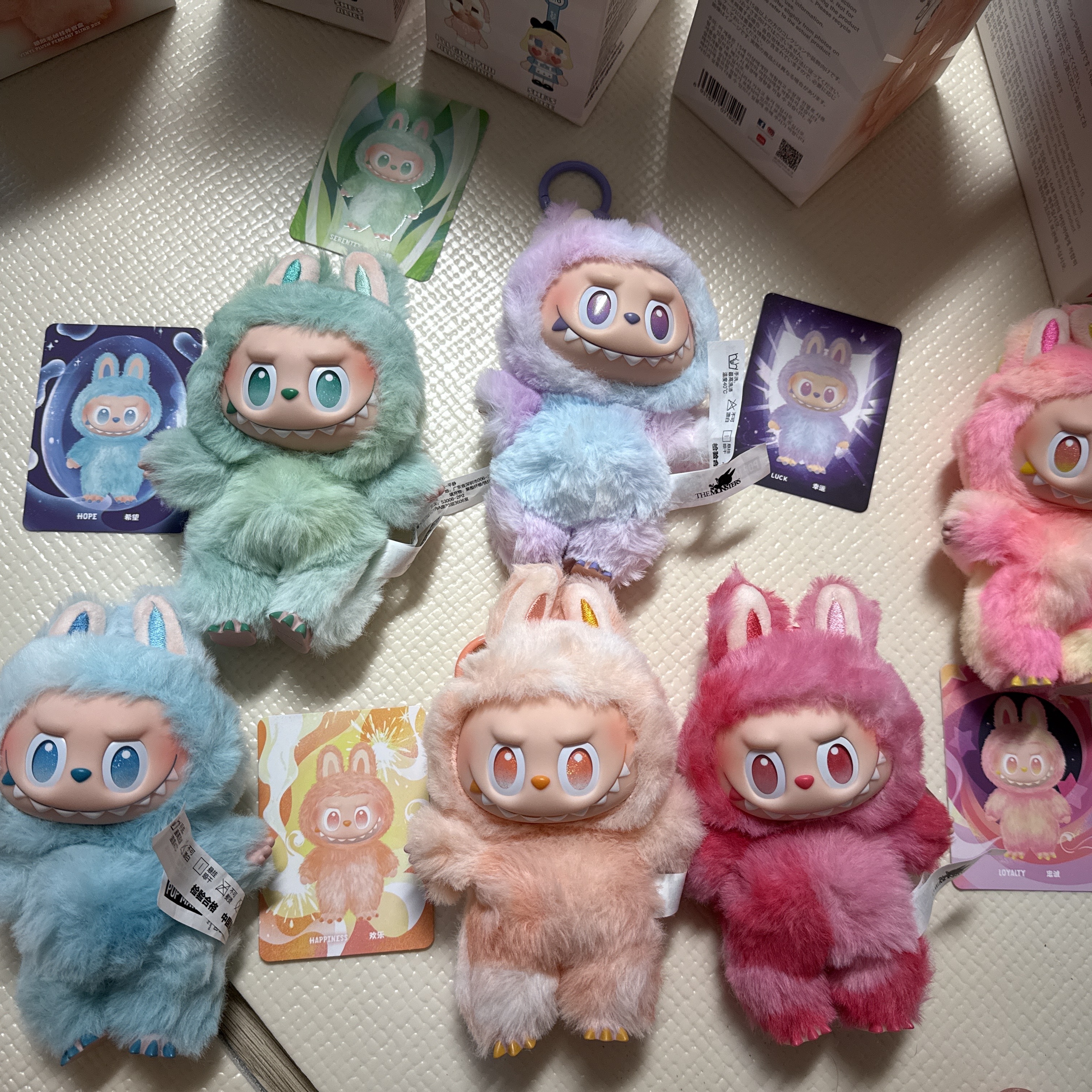 Pop Mart Labubu The Monsters Highlight Series Sealed Case (6 Blind Boxes) 착용 스타일 - 1