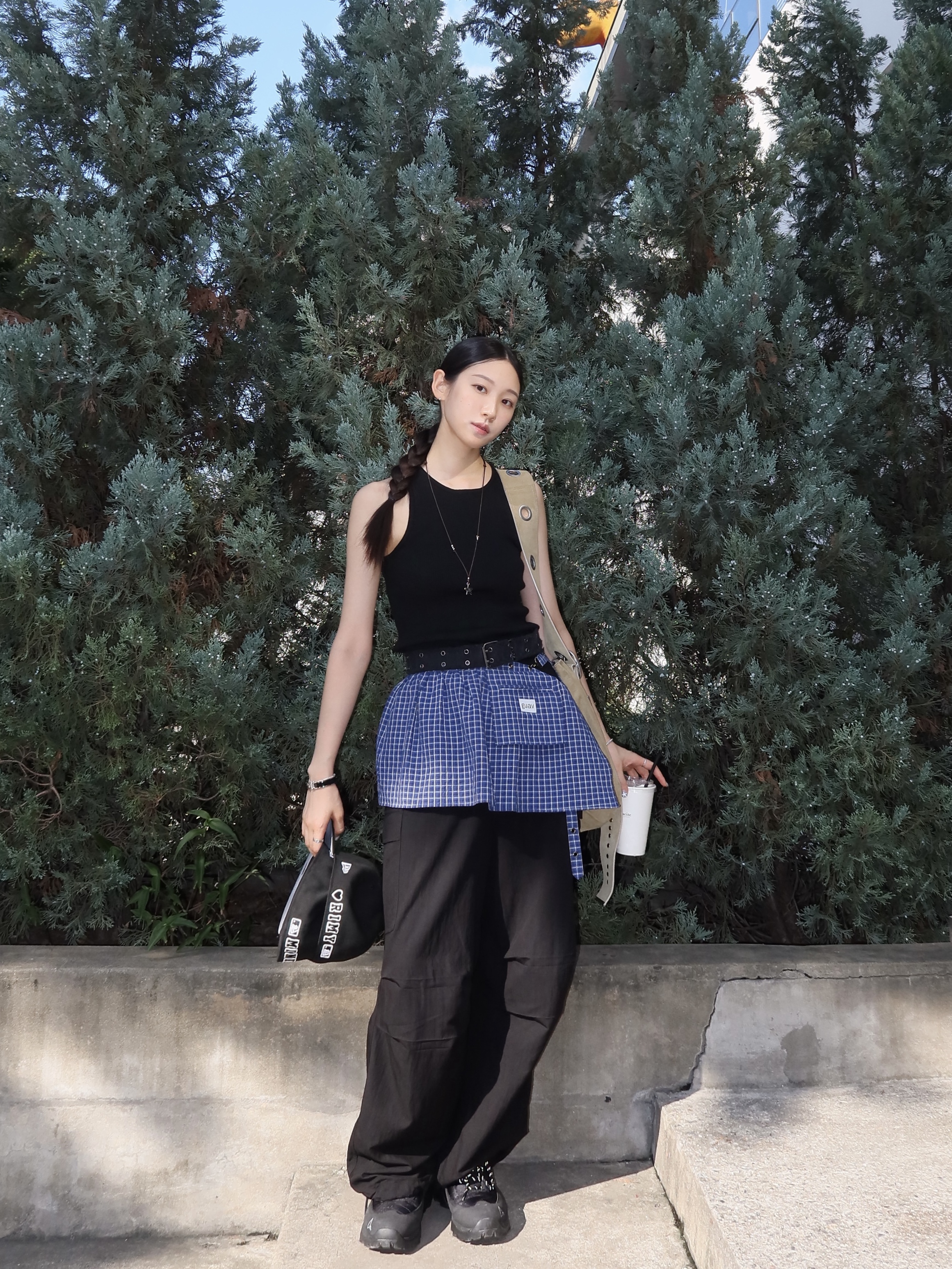 [KREAM 단독] Vacant Archive Bella Wide Strap Hobo Bag Beige, (W) Hermes Clic H Bracelet Palladium & Noir 착용 스타일