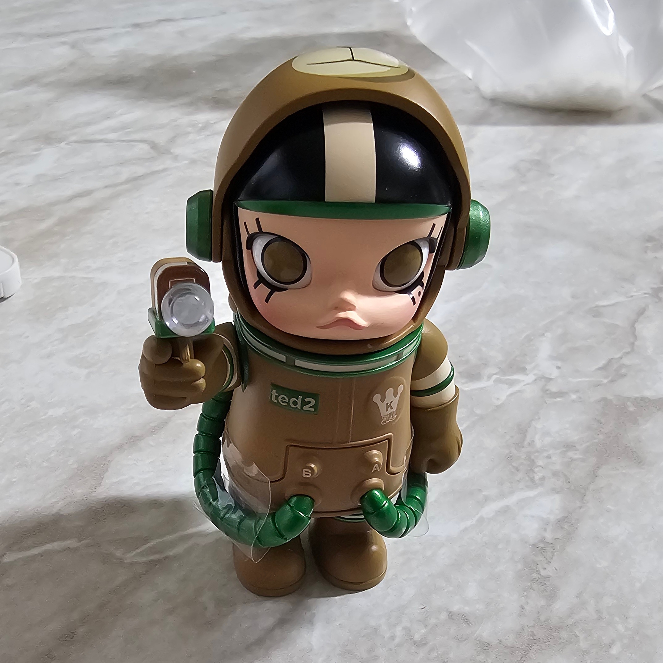 Pop Mart Mega Space Molly Series 3 Ted 2 (Opened Case) 착용 스타일 - 2